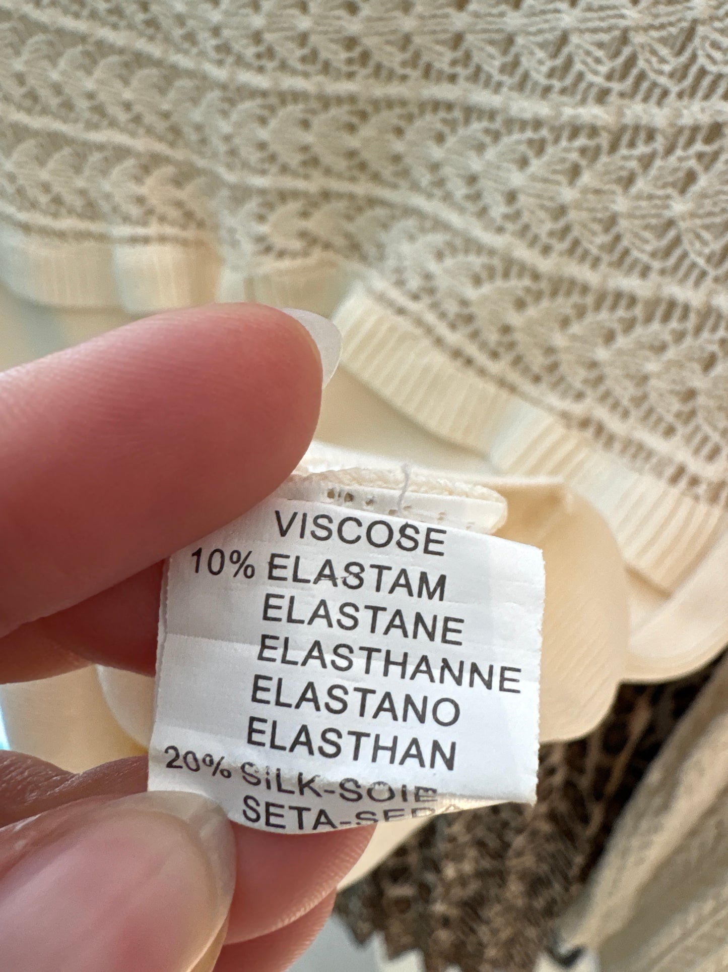 Soft knit ultra feminin nude din vascoza cu mătase naturală