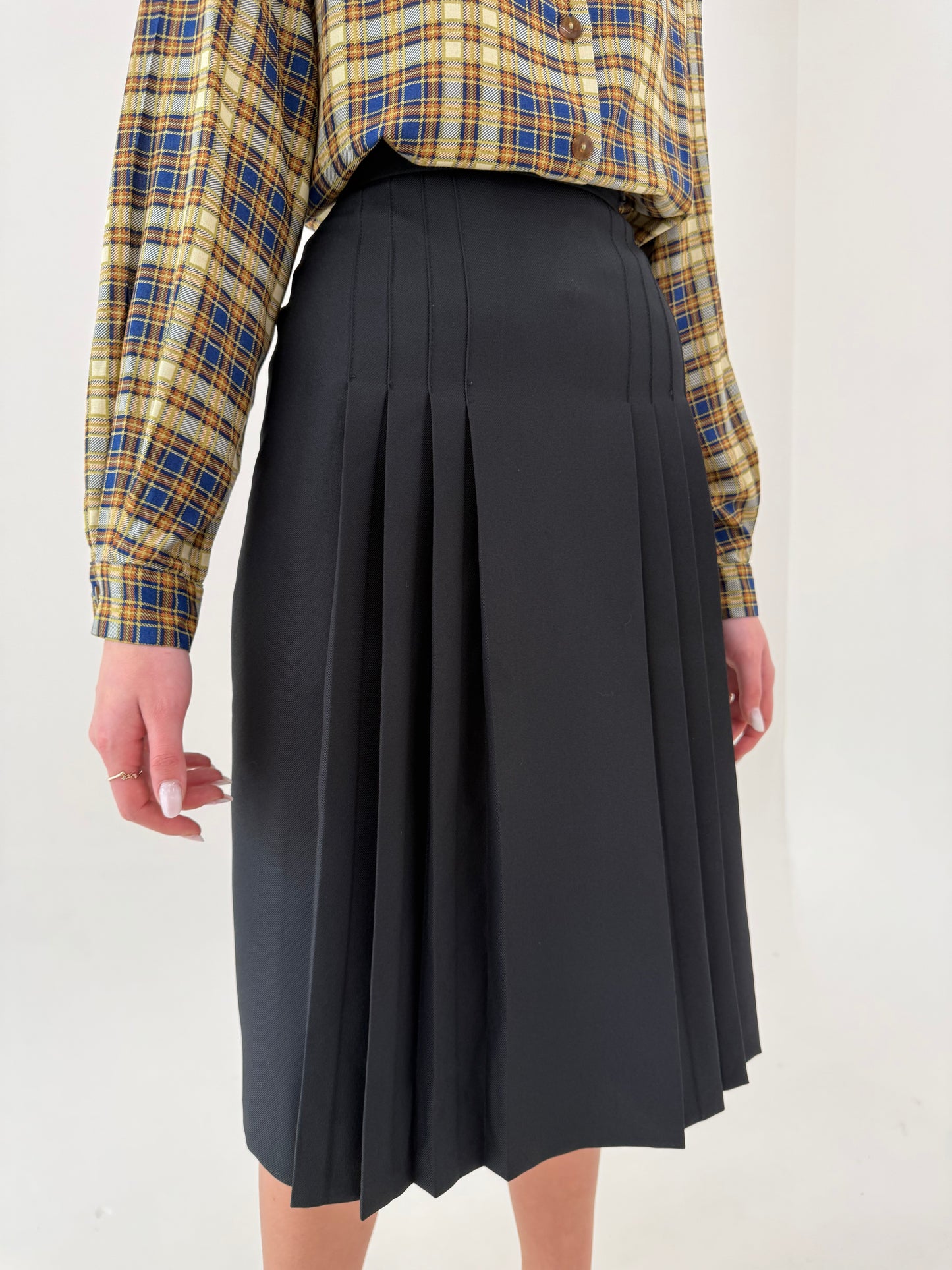 Fustă plisată din lanita extrafina neagră midi cu talie ultra înaltă