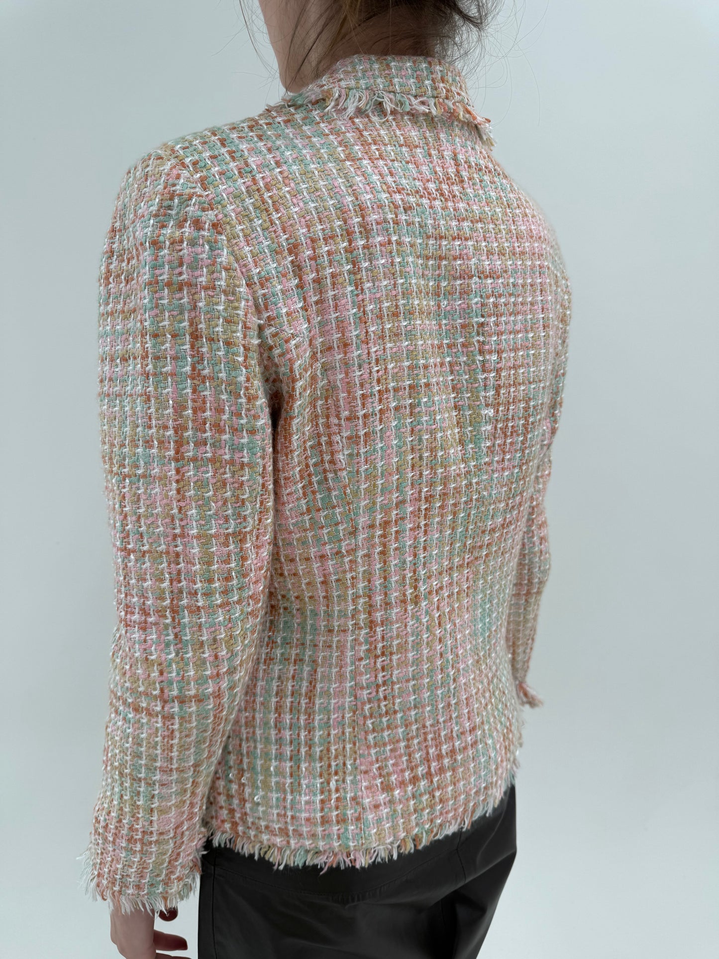 Sacou în stil Chanel din tweed de bumbac în culori pudrate și croi cambrat