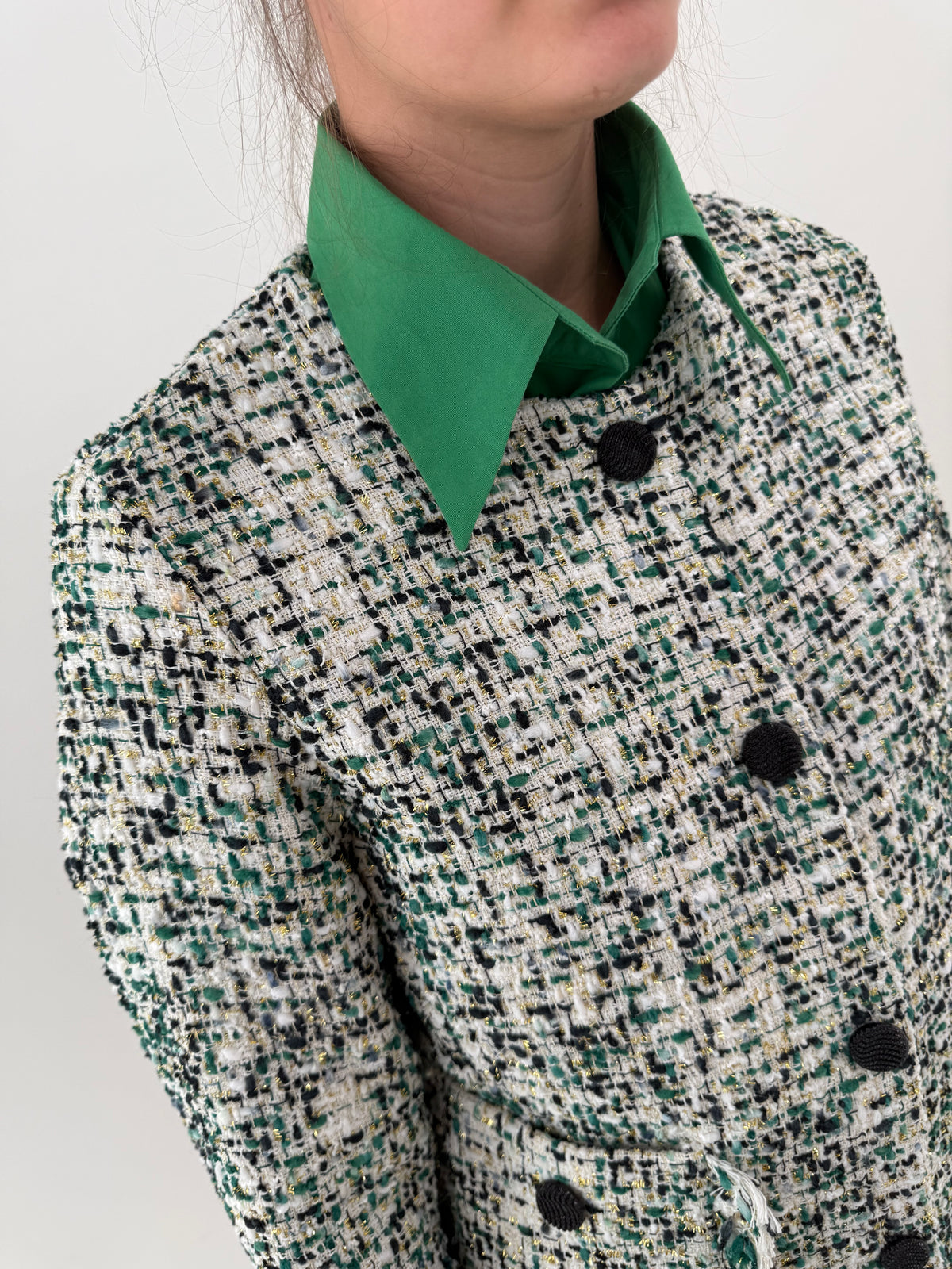 Sacou petite în stil Chanel din tweed excepțional de lana cu fir auriu