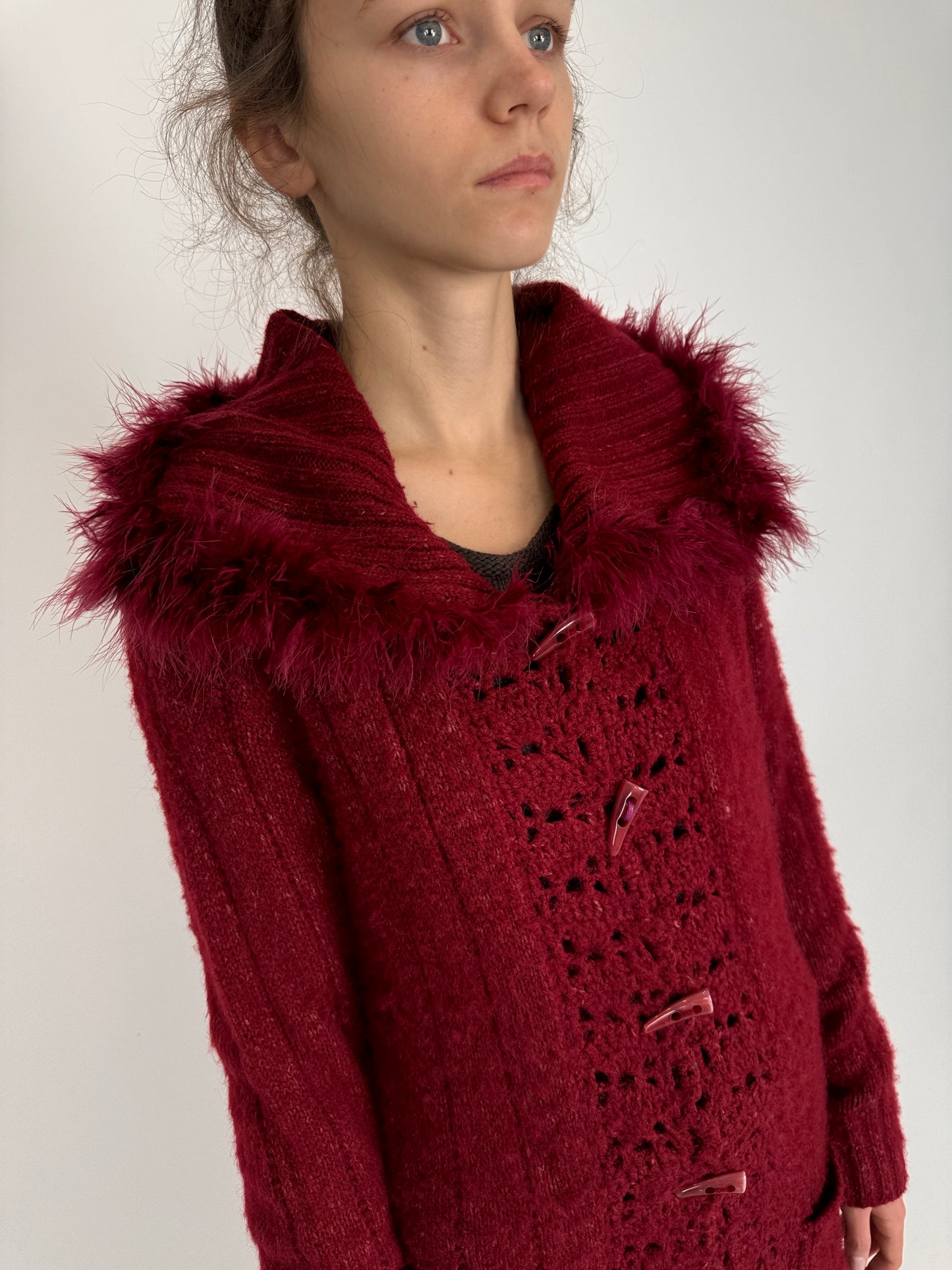 Cardigan lung burgundy cu pene naturale din lana și mohair