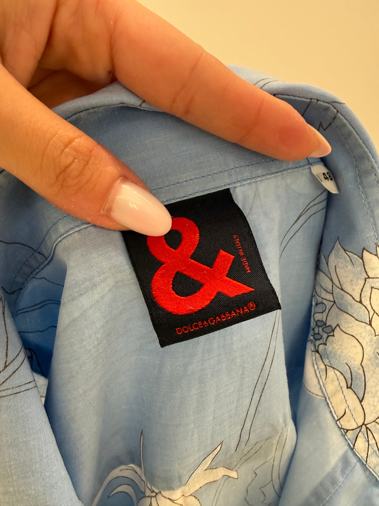 Cămașa Dolce&Gabbana baby blue cu print superb din cea mai fină panzica de bumbac