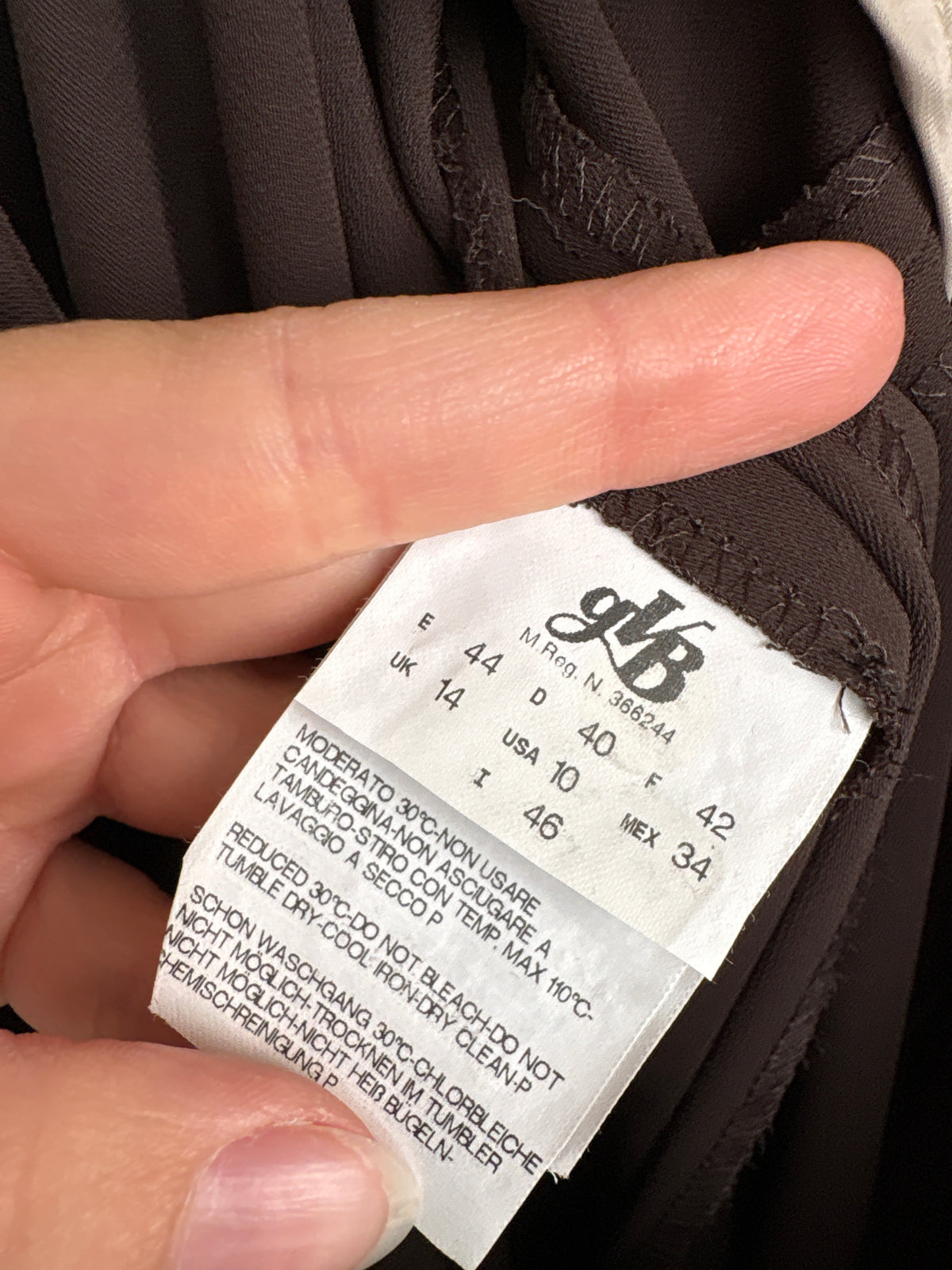 Pantaloni business de toamnă chocolate brown din vascoza și croi ușor evazat