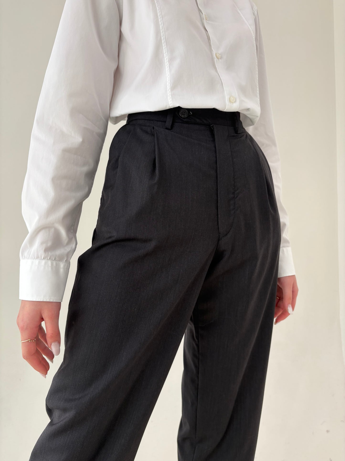 Costum italian steel gray din lanita extrem de fină subțire  în croi actual