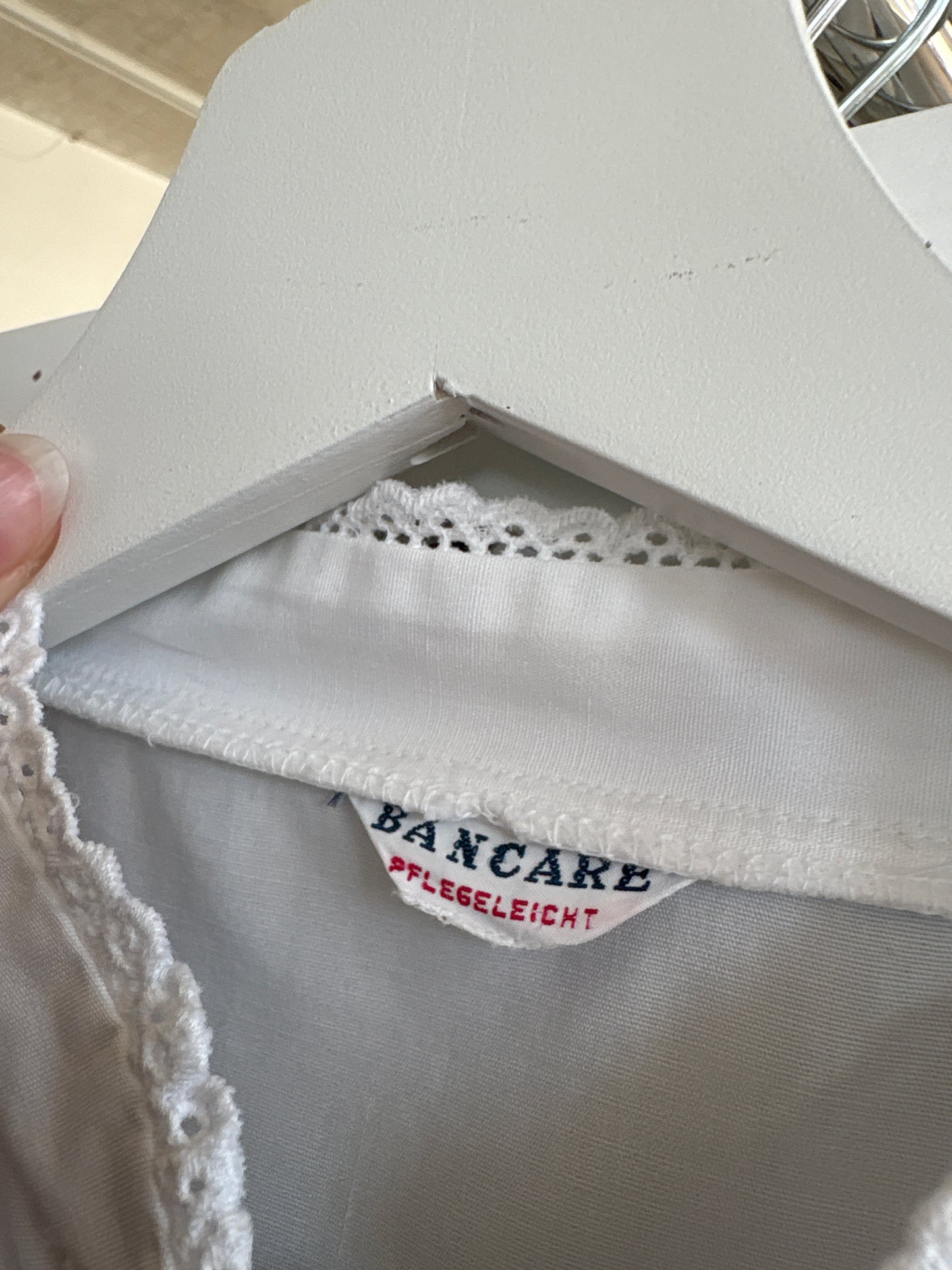 Cămașa vintage din pânză groasă structurată de bumbac cu dantelă macrame