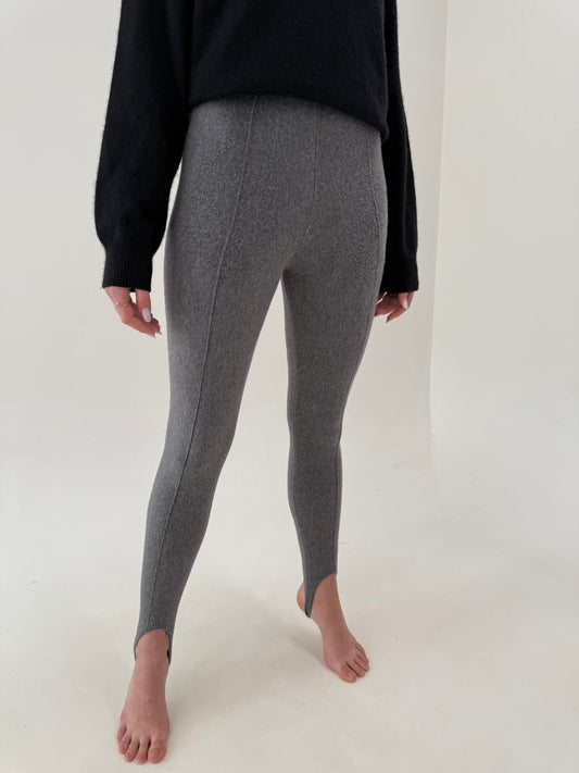 Pantaloni vintage noi cu etichetă în croi super în trend cu prindere sub talpa