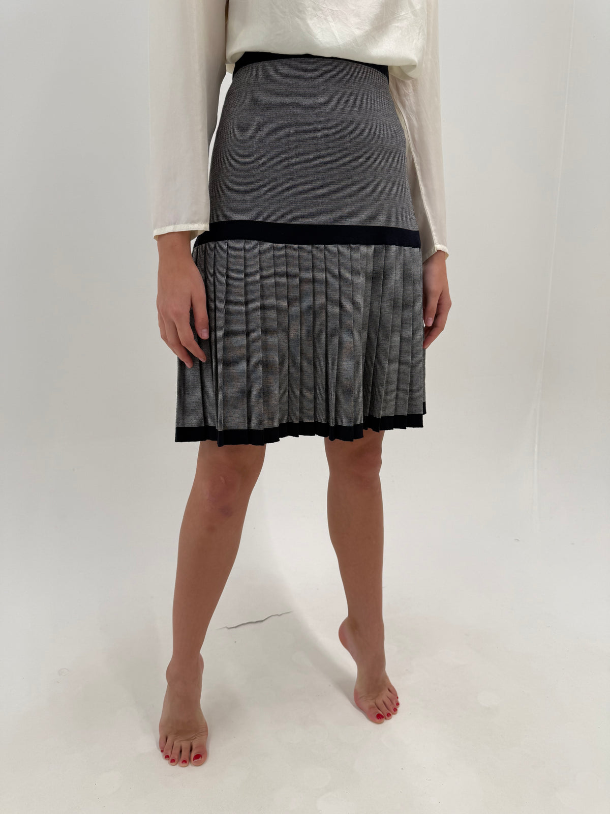 Fustă Escada plisată din tricot de lana merino de gramaj mare Navy blue și gri