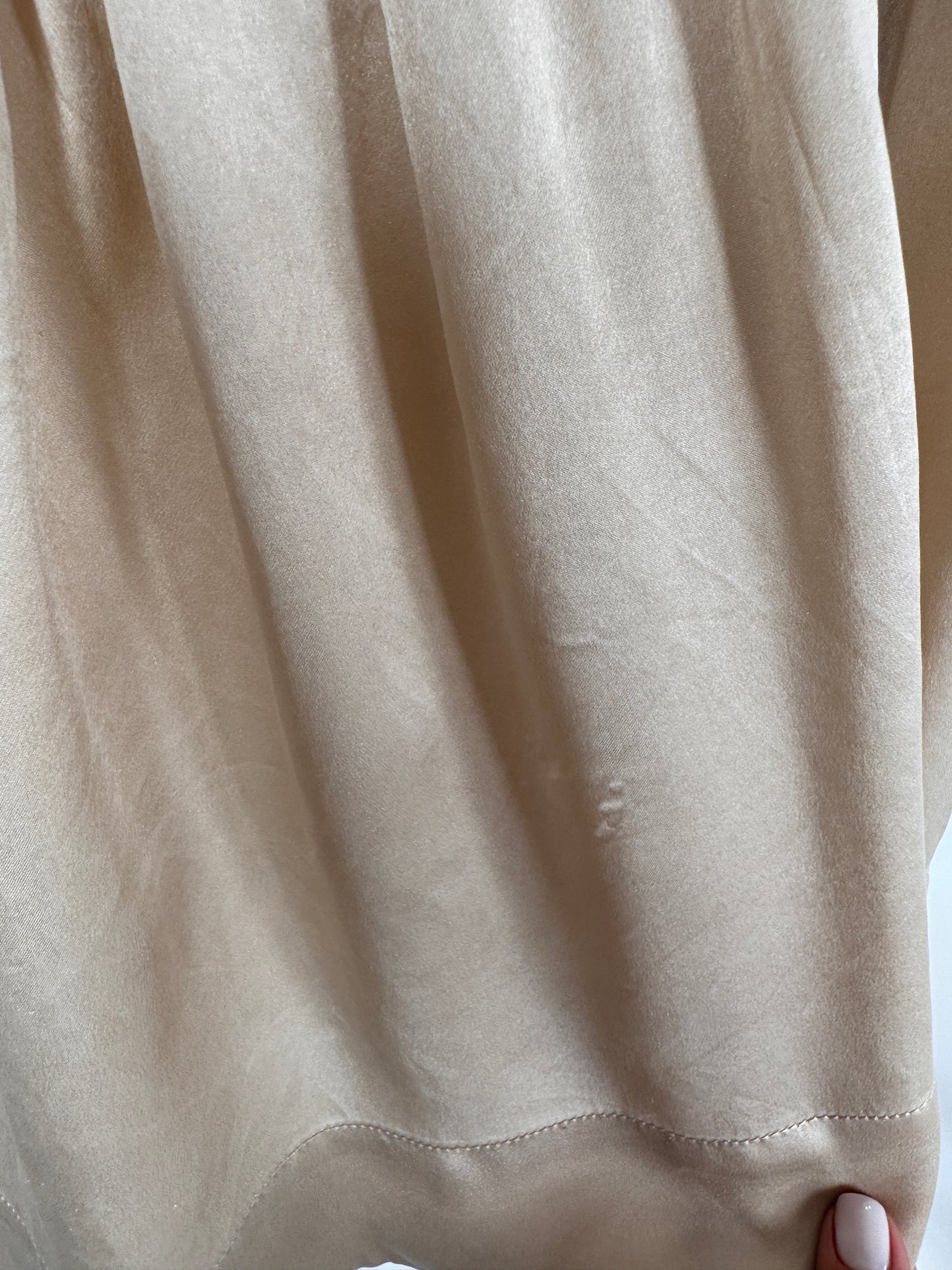 Bluză beige cu efect de peplum din mătase naturală și mâneci ample