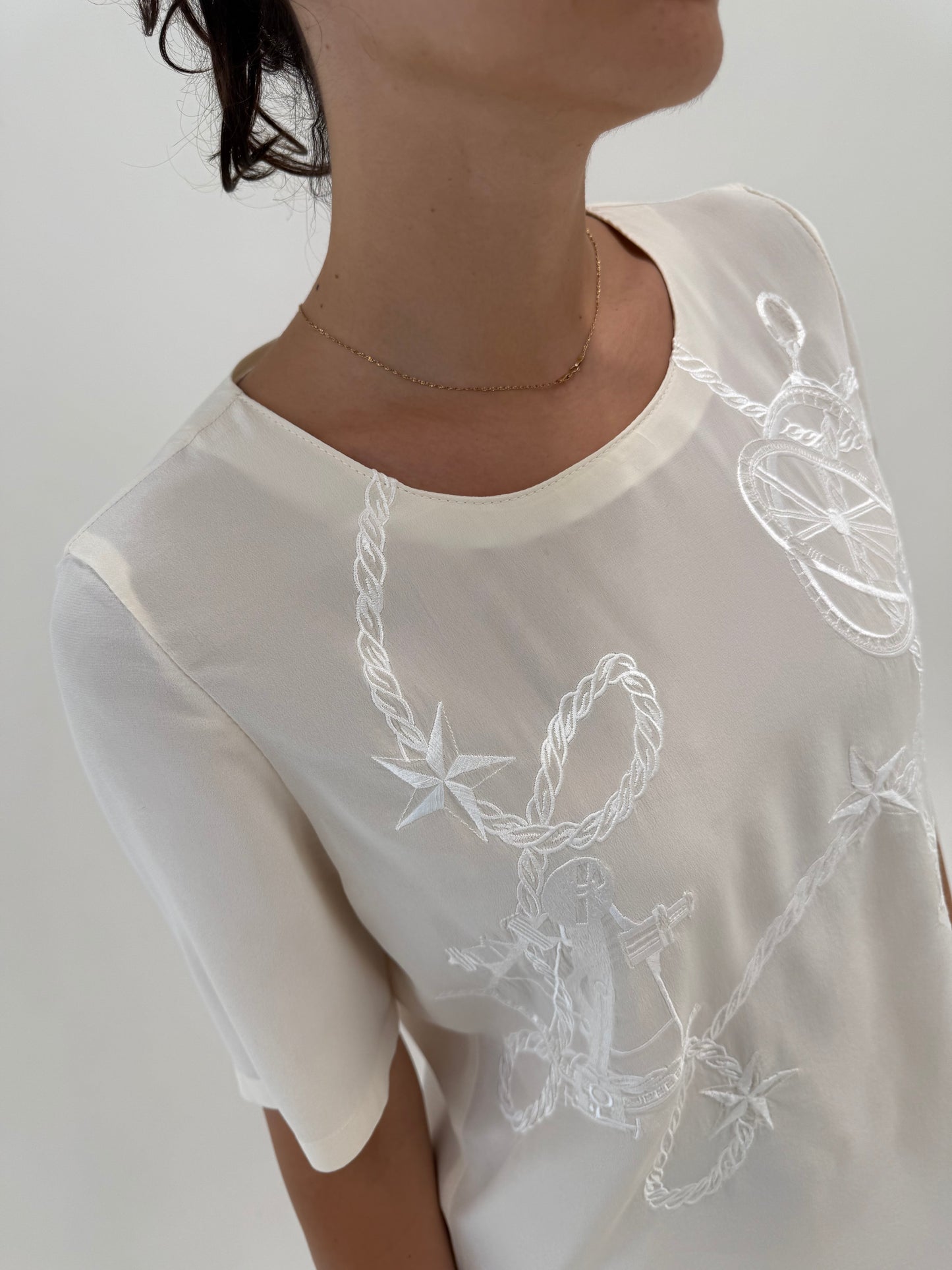Top luxury Les Copains din mătase naturală cu influențe nautice și broderie