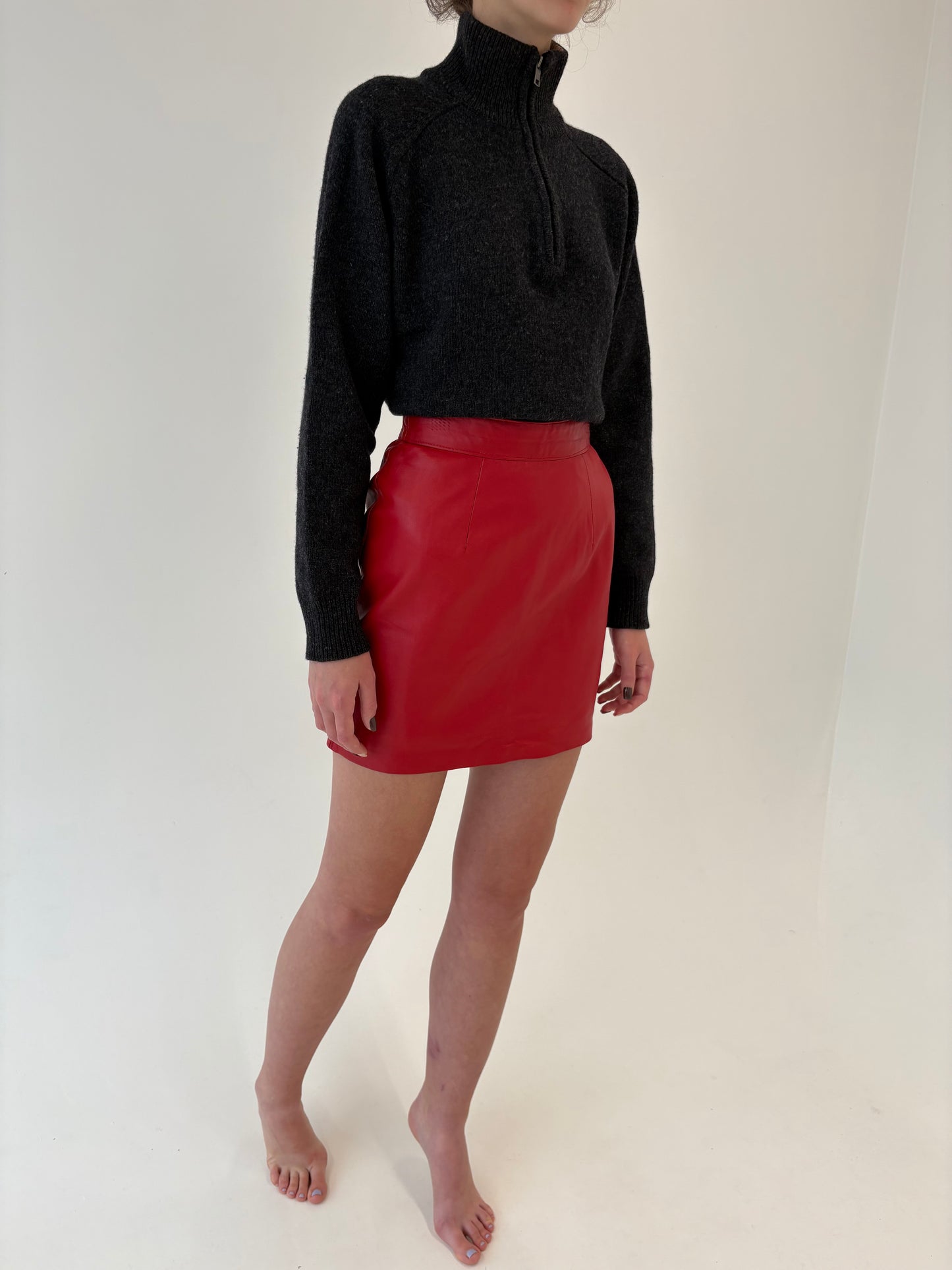 Fustă roșie din piele naturală moale cu talie ultra înaltă marcată a