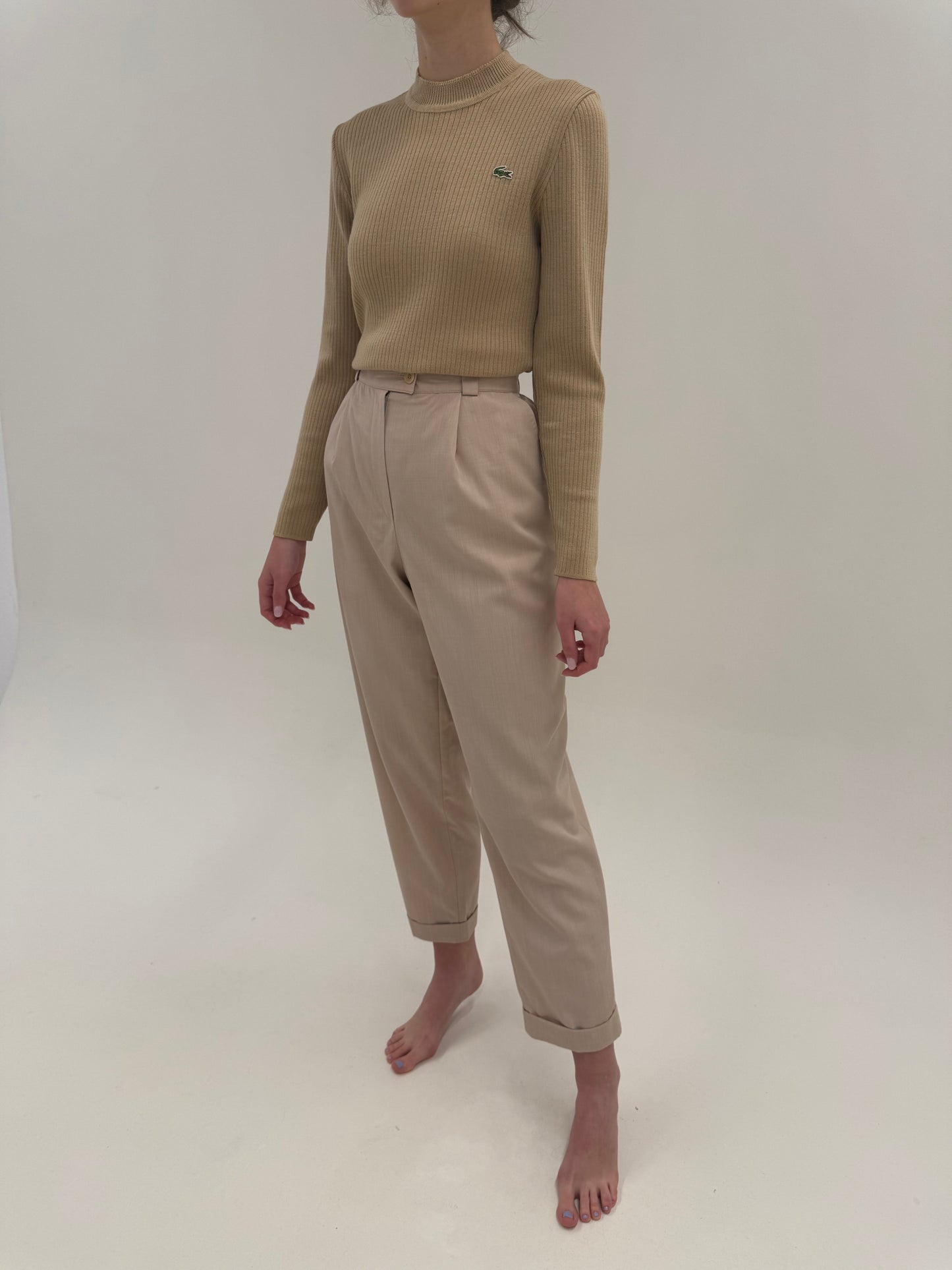 Pantaloni tall light nude din lanita extrafina cu pense și talie ultra înaltă