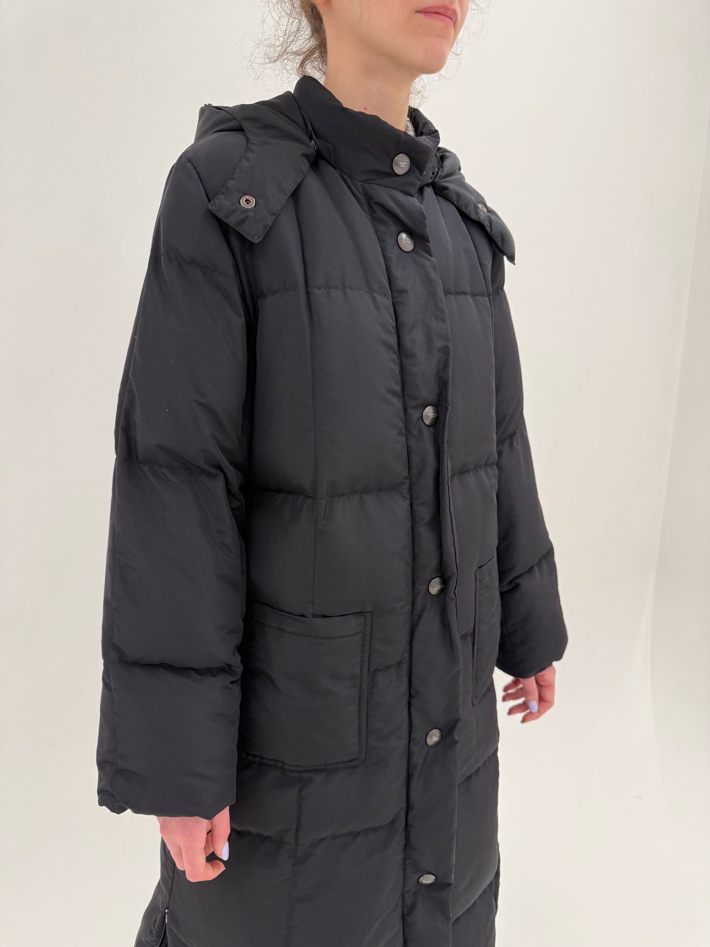 Puffer lung tall Max Mara negru cu glugă din material impermeabil