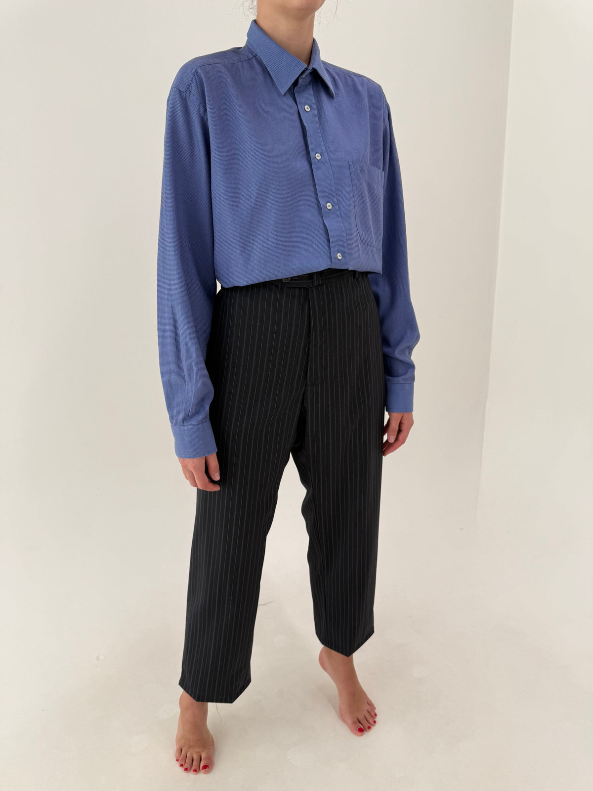 Costum Armani petite nou cu eticheta din lana excepțională cu dungi fine verticale