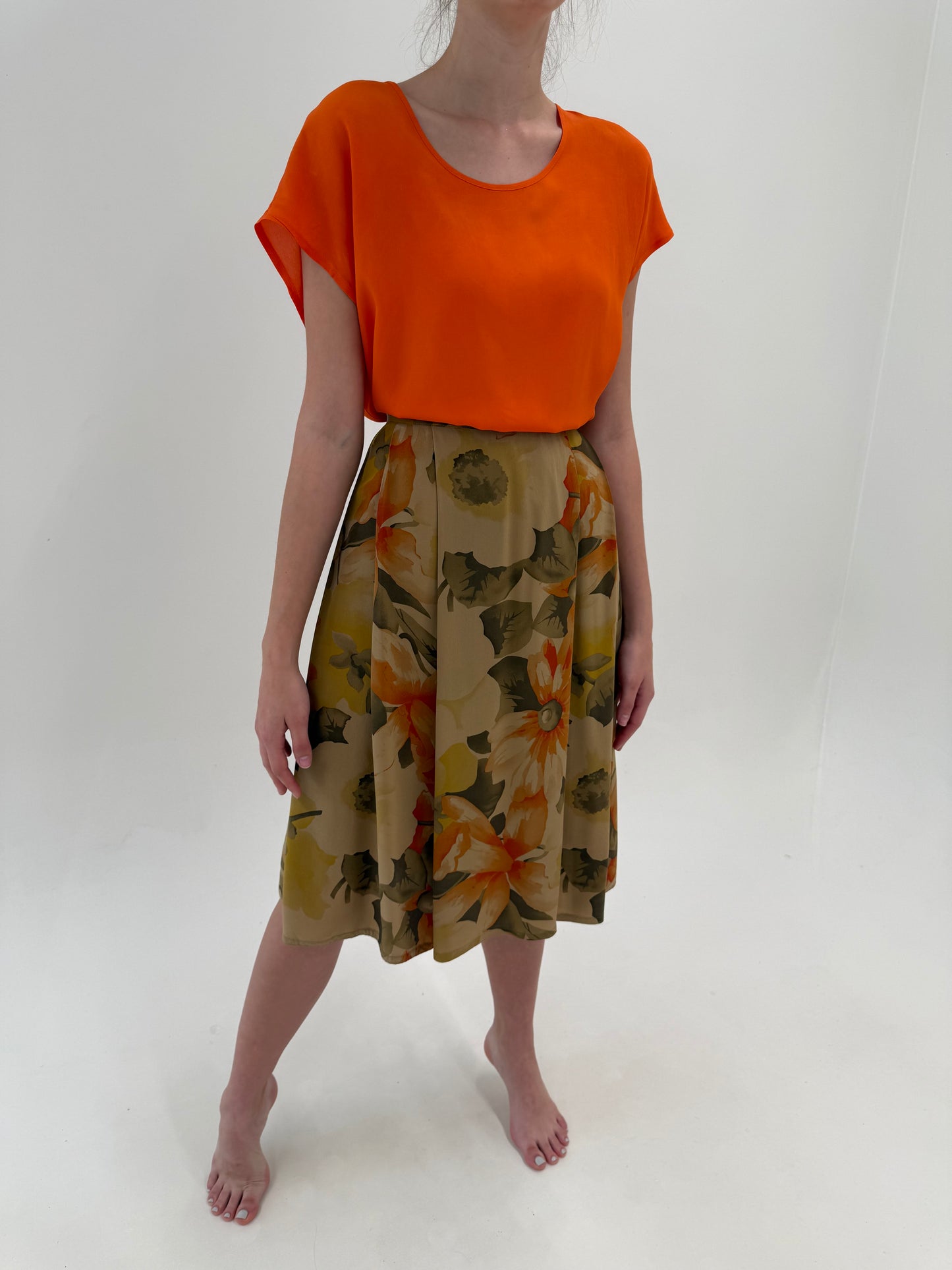 Fustă midi din mătase naturală cu pliseuri mari și print floral superb