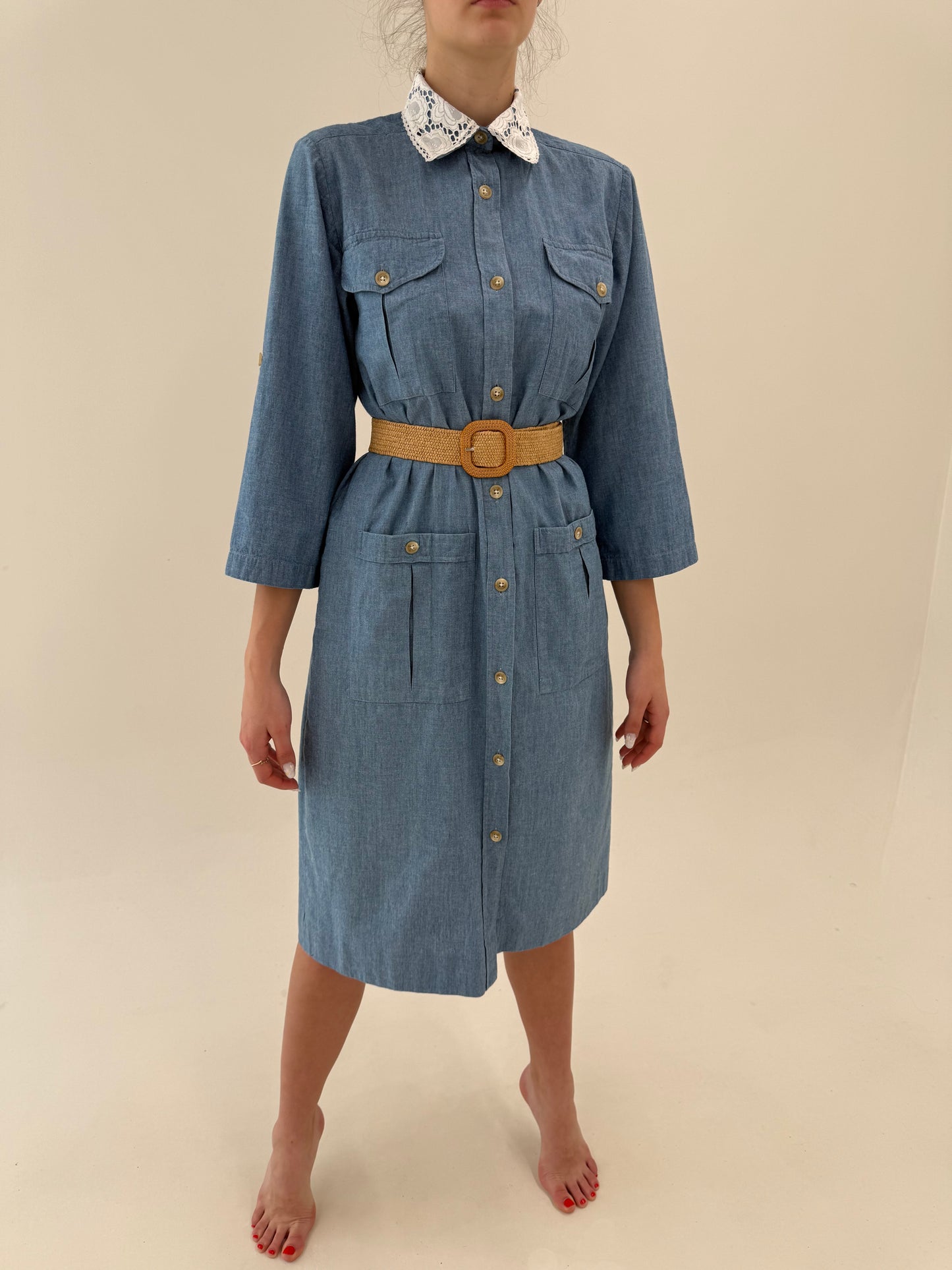 Rochie jeans blue cu nasturi aurii și guler cu broderie anglaise manual