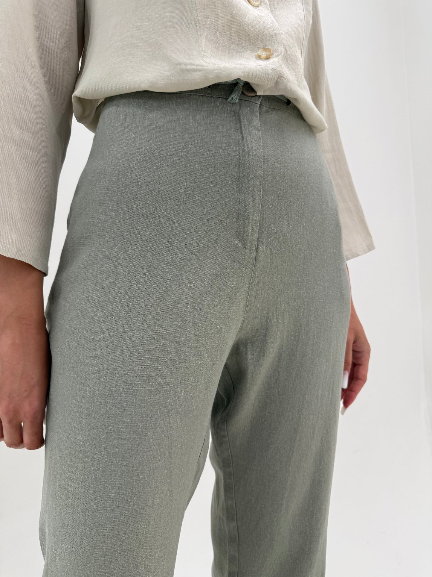 Pantaloni Sage green din in premium cu talie înaltă reglabilă
