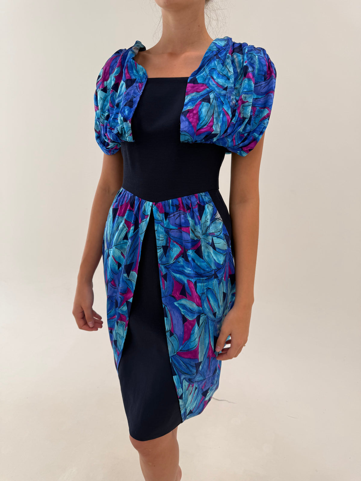 Rochie old vintage anii 80 din mătase naturală și baza de lana extrafina în croi sculptural