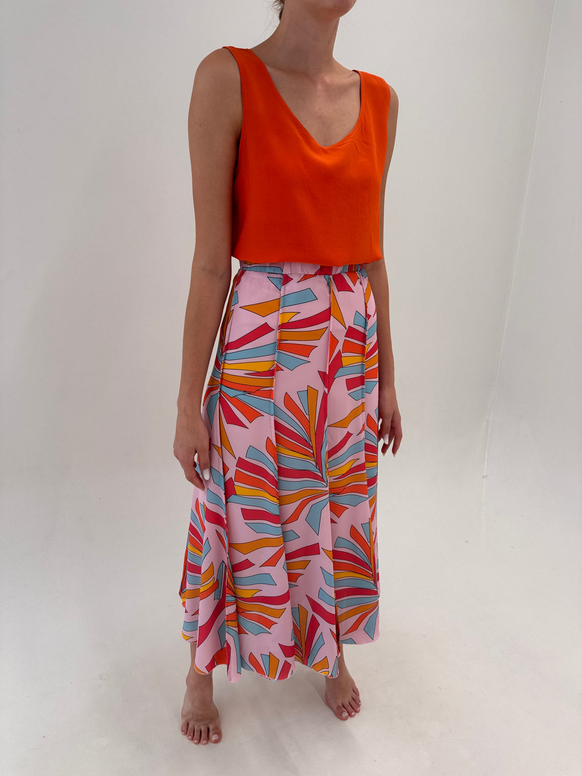 Fustă maxi Barbie Pink cu print geometric în culori tari și croi în A