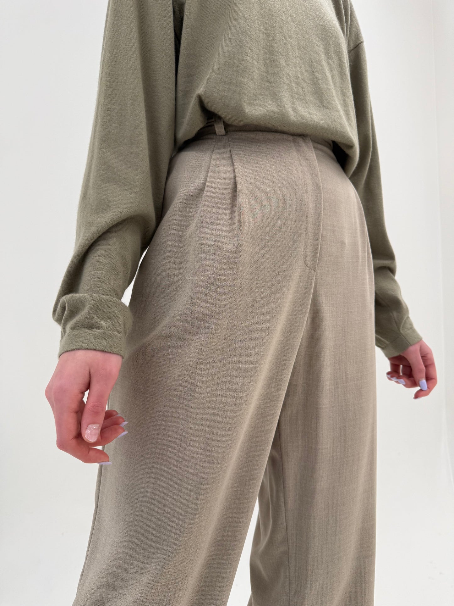 Pantaloni sand nude cu pense din stofita de primăvară de lana cu bumbac