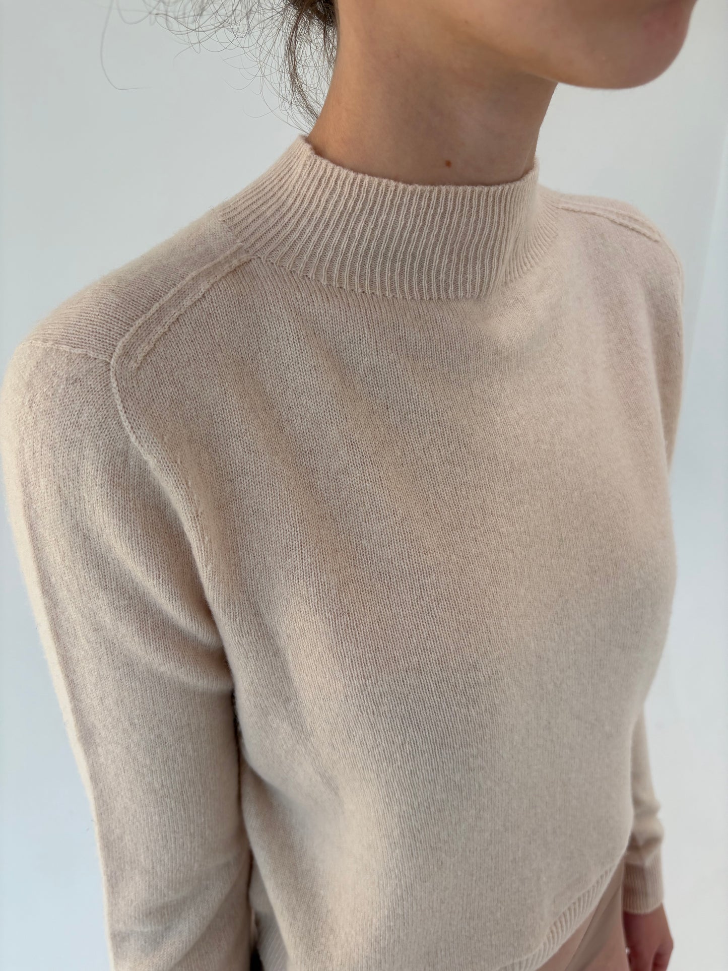 Maleta butter nude din cașmir și lana merino extrafina