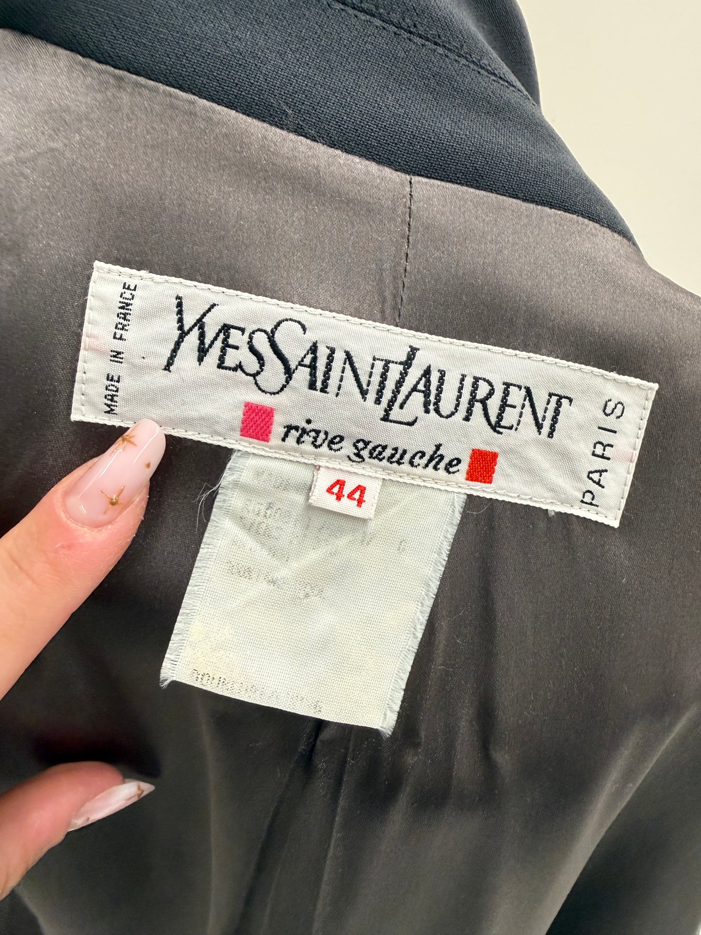 Pardesiu Yves Saint Laurent vintage de primăvară din lână ultra fină
lightweight