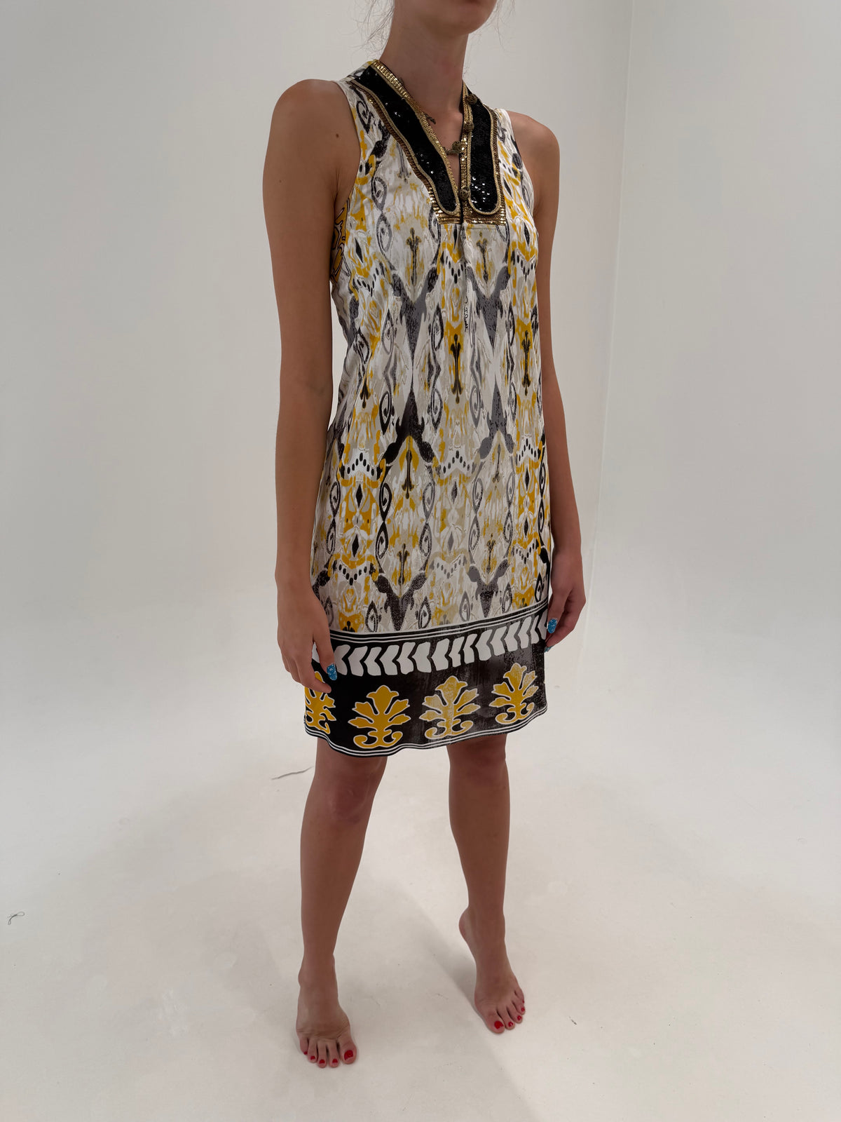 Rochie Roberto Cavalli cu print specific brandului din jerse vaporos și nasturi bijuterie