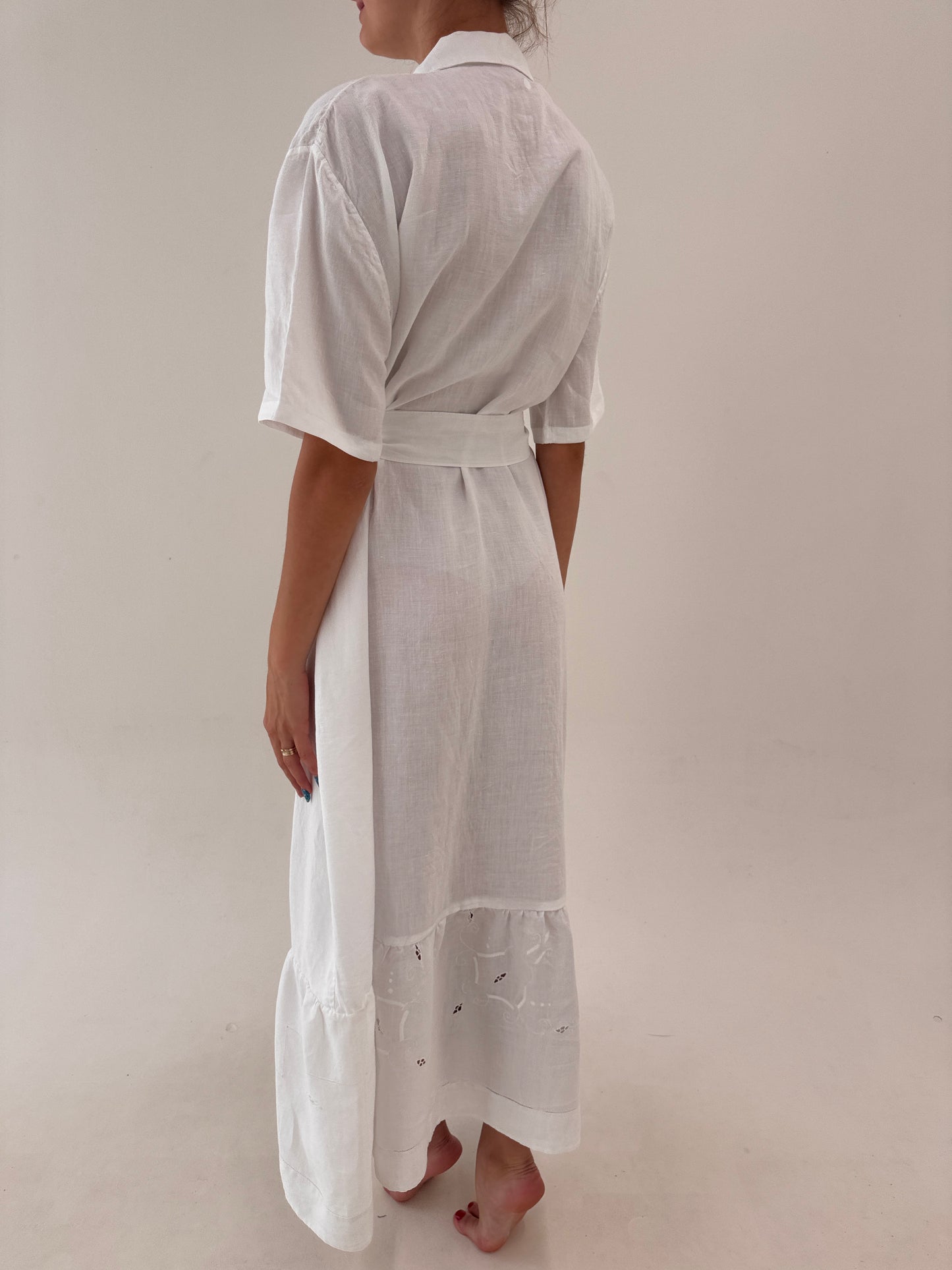 Rochie maxi tall cu broderie manuală delicată pe gust și tiv din in excepțional