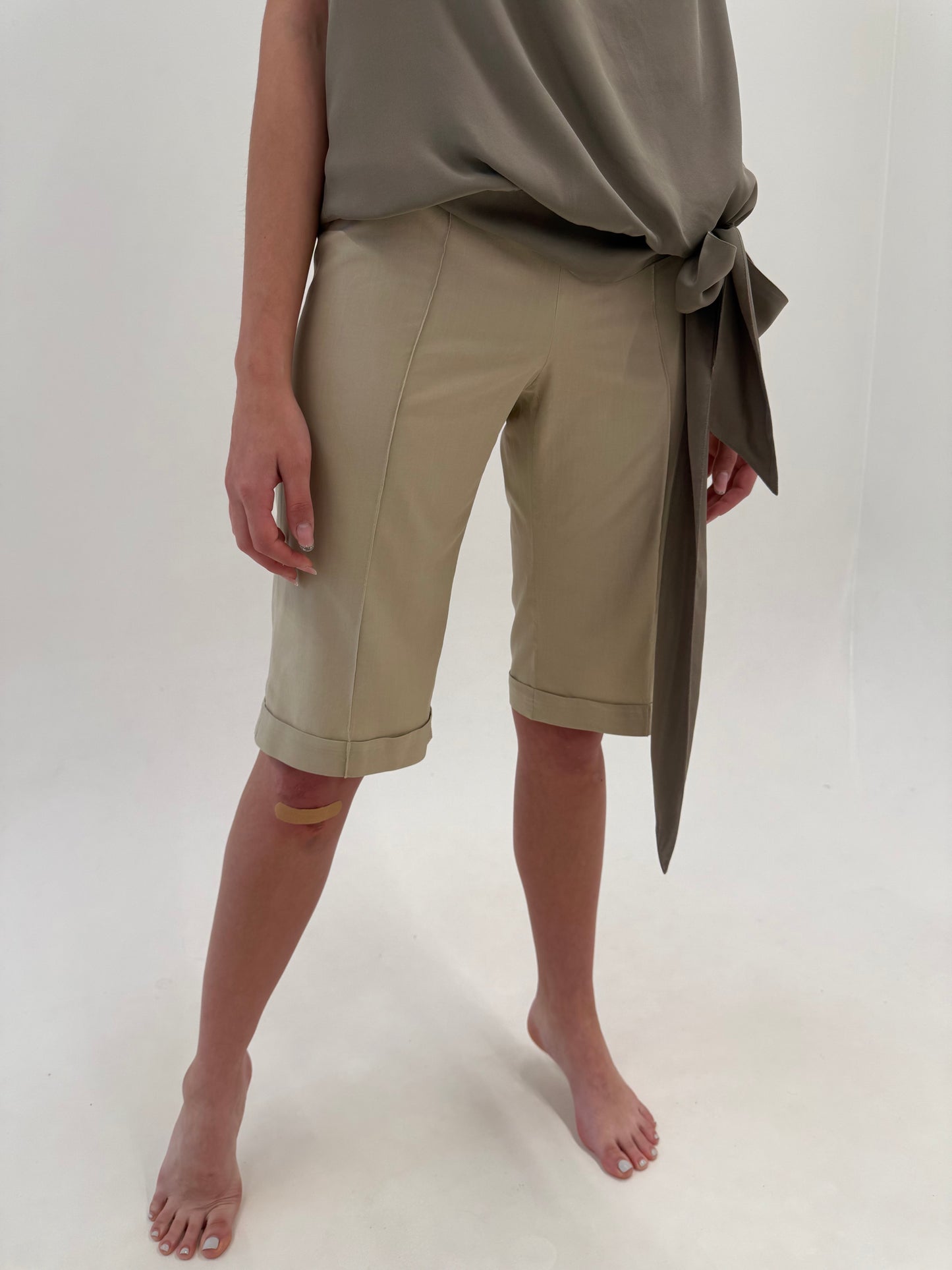 Pantaloni camel din gama Max Mara din panza de mătase naturală