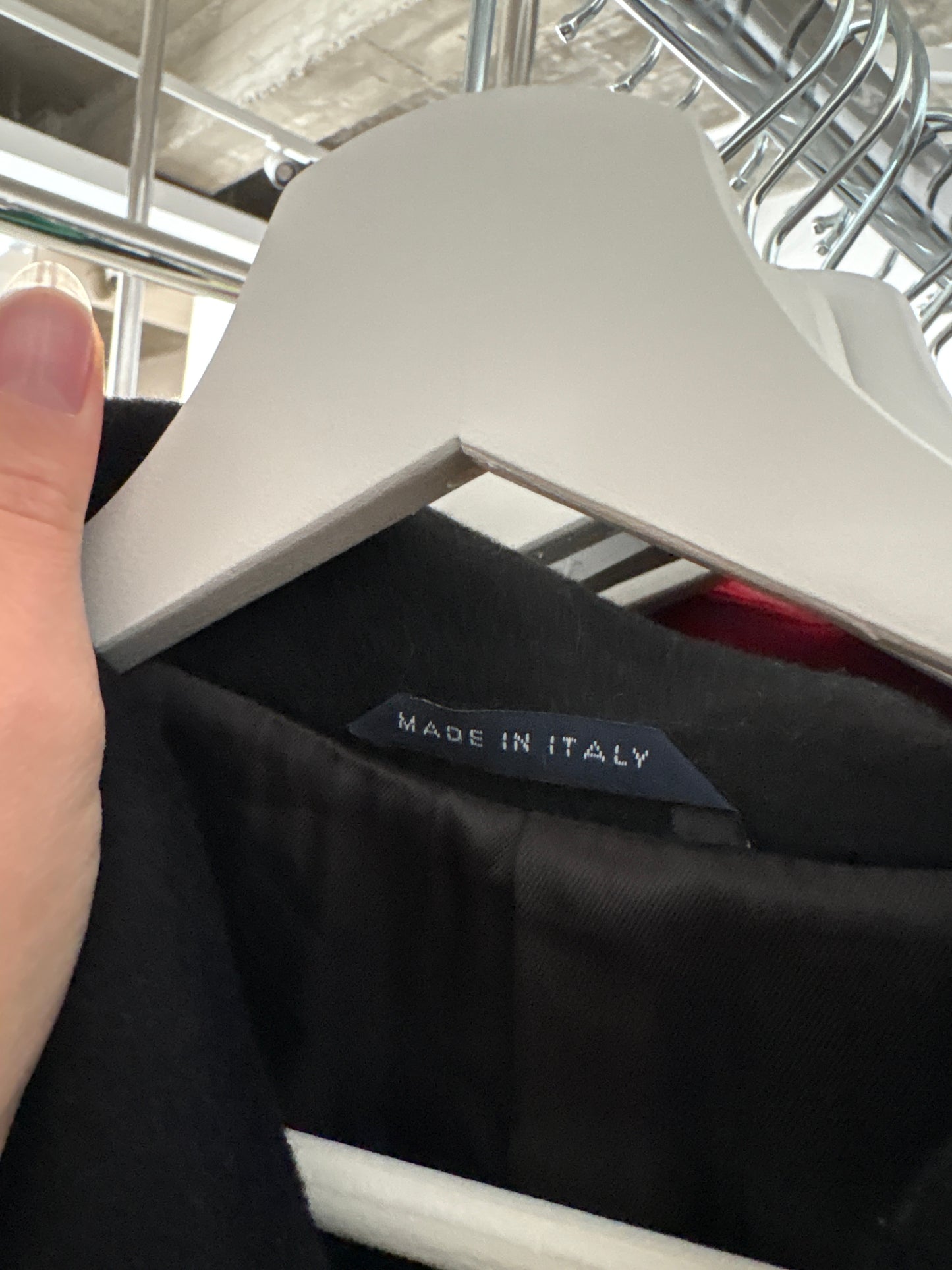 Palton negru italian din stofă de lana excepțională în croi clasic revenit în trend