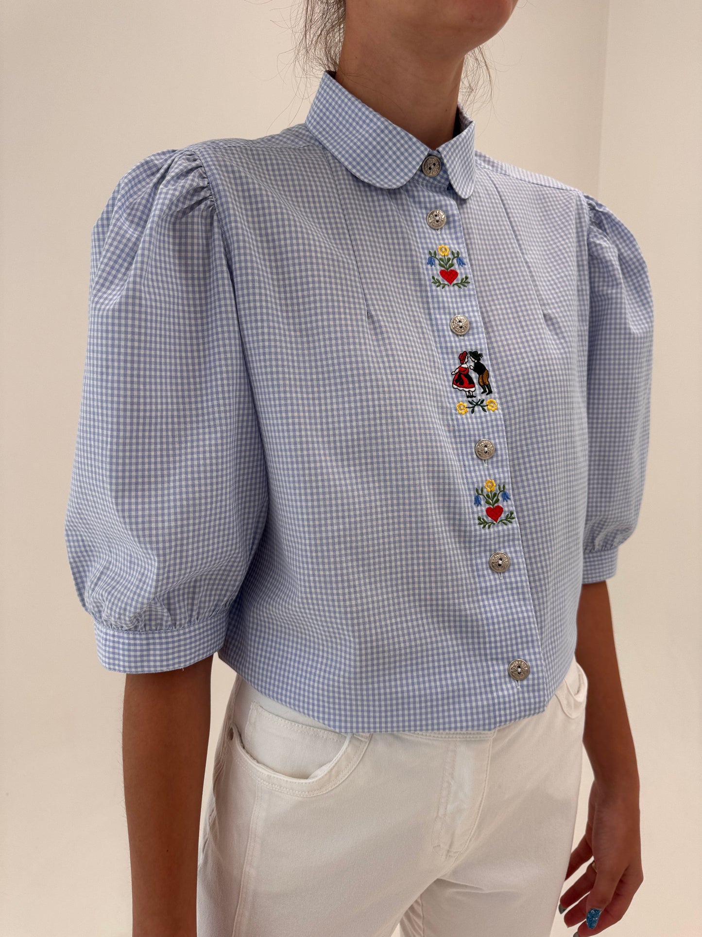 Cămașa vintage gingham baby blue cu mânecuțe bufante și guler Peter Pan și broderie