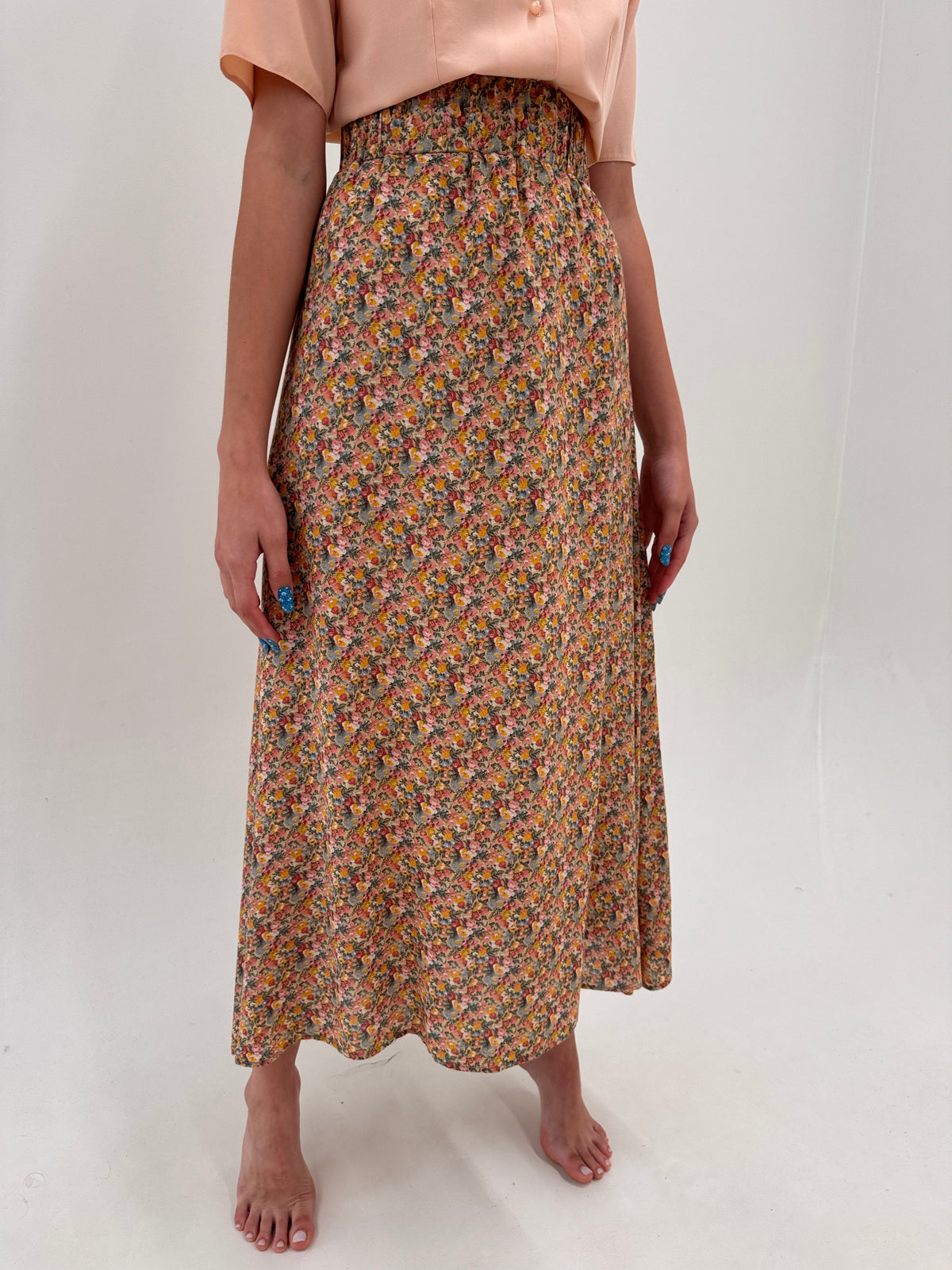 Fustă maxi super vaporoasă camel cu talie ultra marcată elastică și print delicat floral
