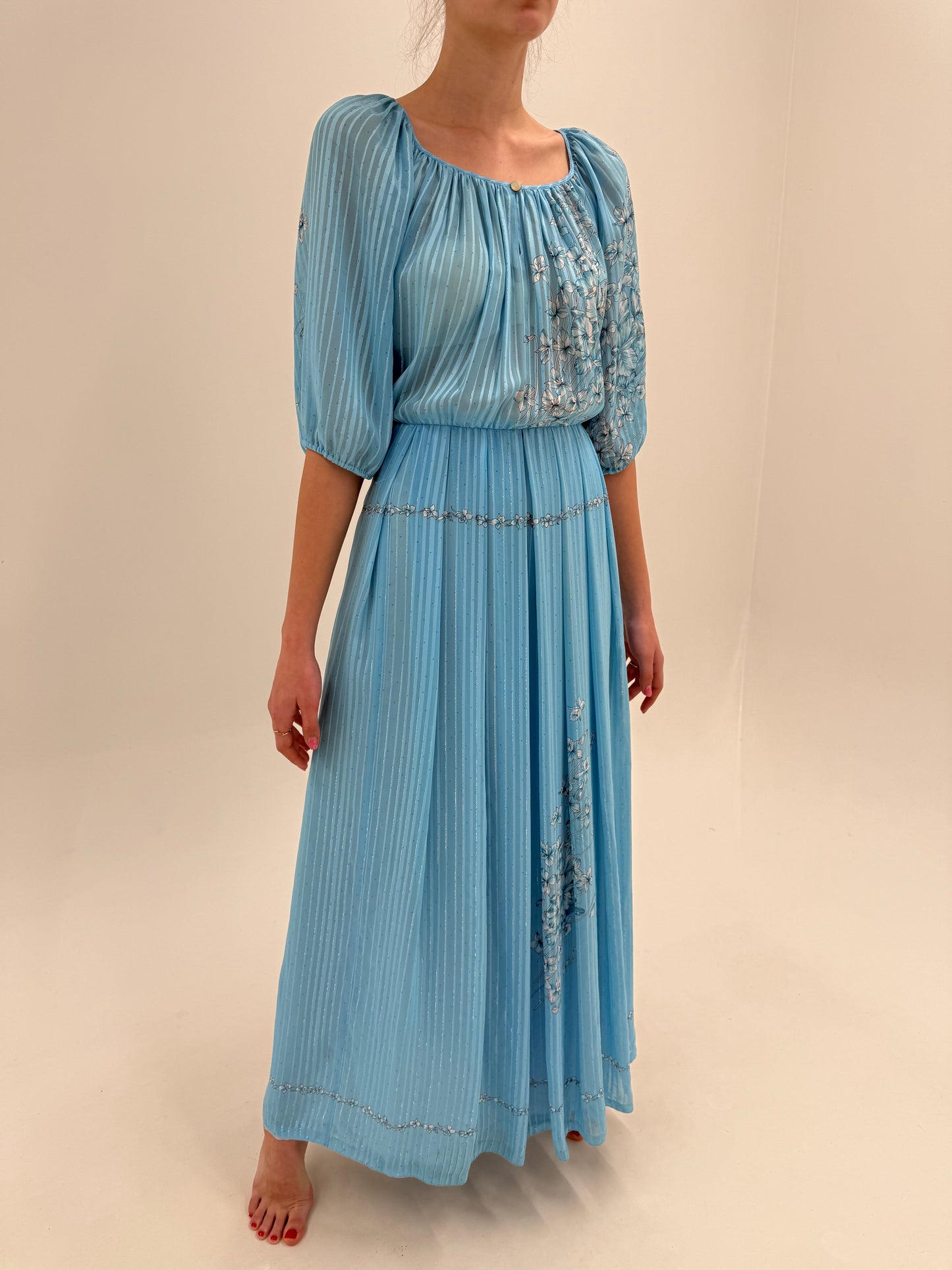 Rochie vintage maxi baby Blue cu print floral delicat în croi de ani 70 super în trend