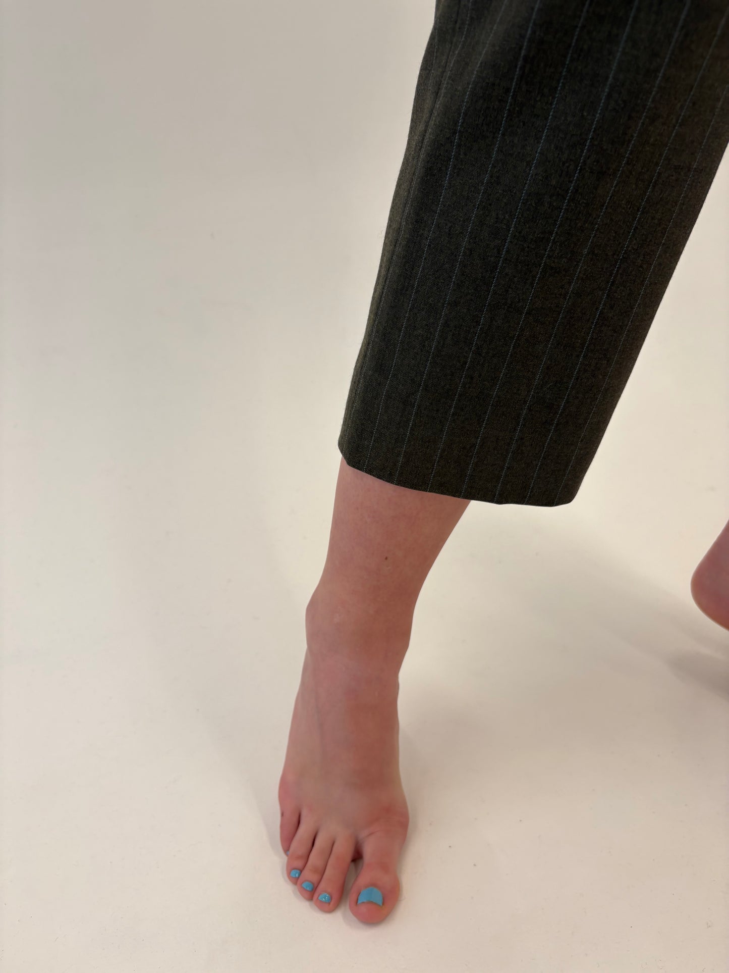 Pantaloni petite tigareta de brand super premium italiană din lana certificată