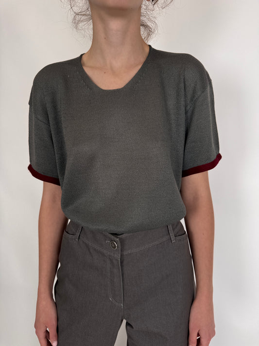 Top italian warm gray cu manșete burgundy din jerse natural
