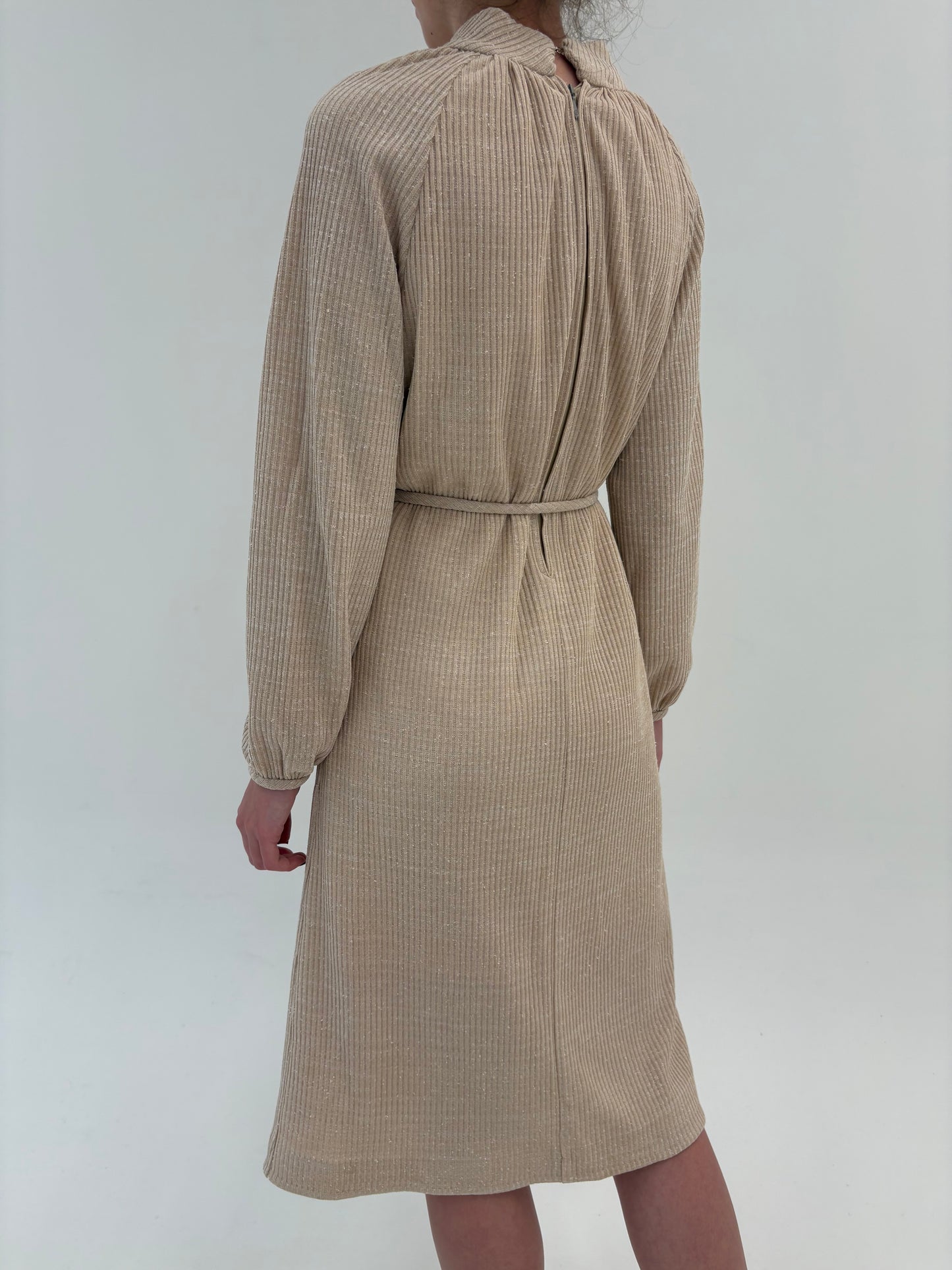 Rochie vintage light nude tricot ribbed cu lana și talie marcată reglabilă