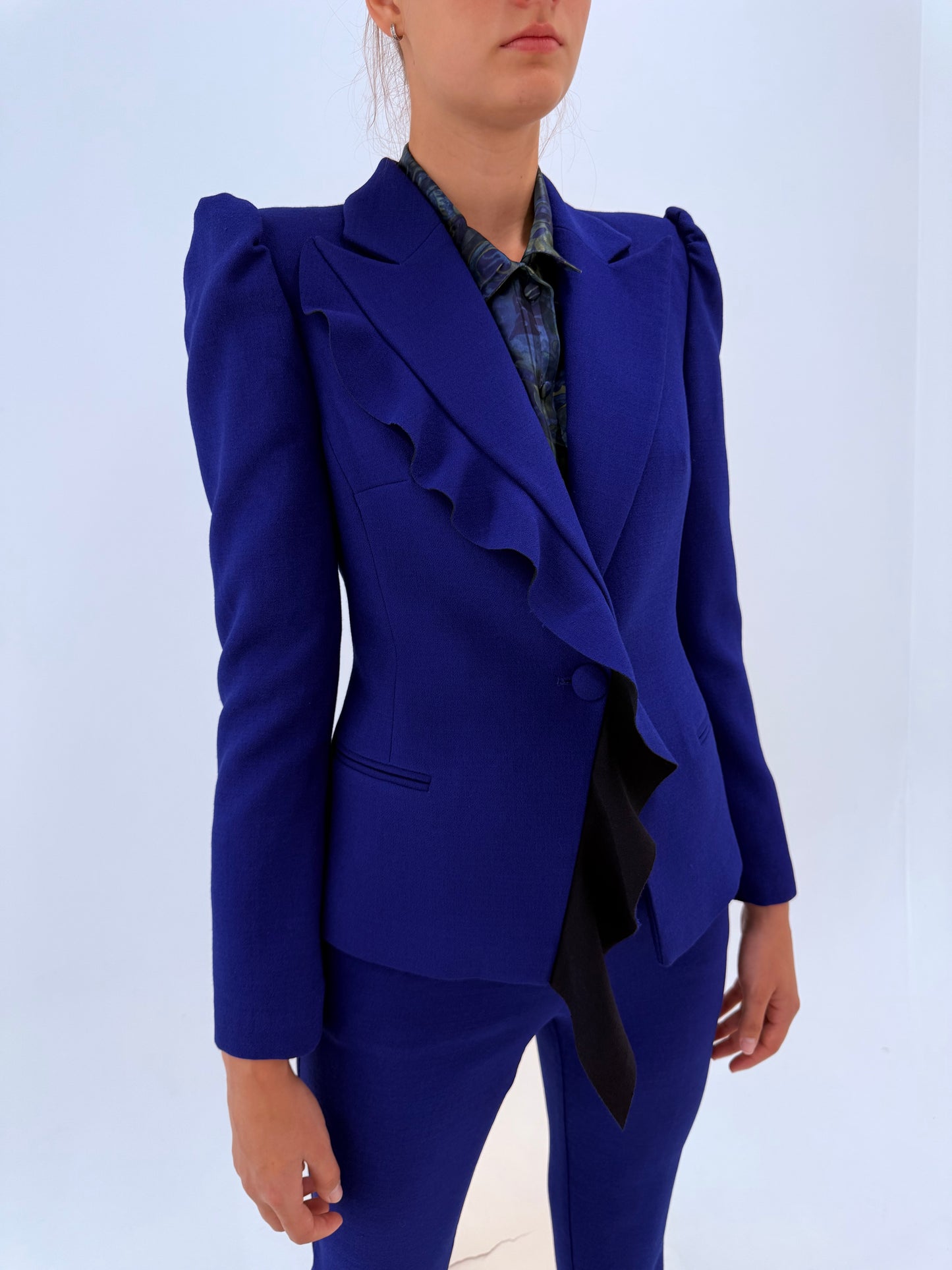 Costum albastru regal tall in croi ultra chic din material plin modelator