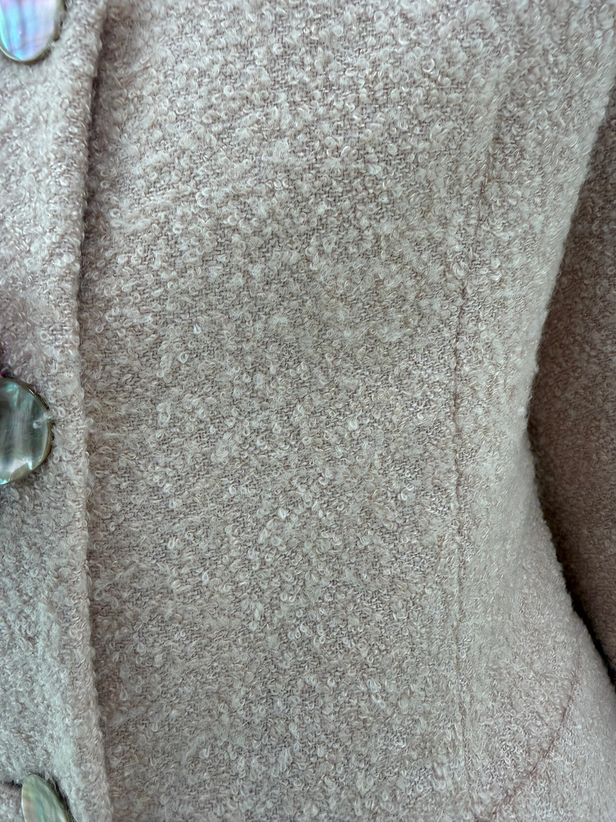 Jacheta powder Pink din boucle extrafin de lana cu nasturi mother of pearl