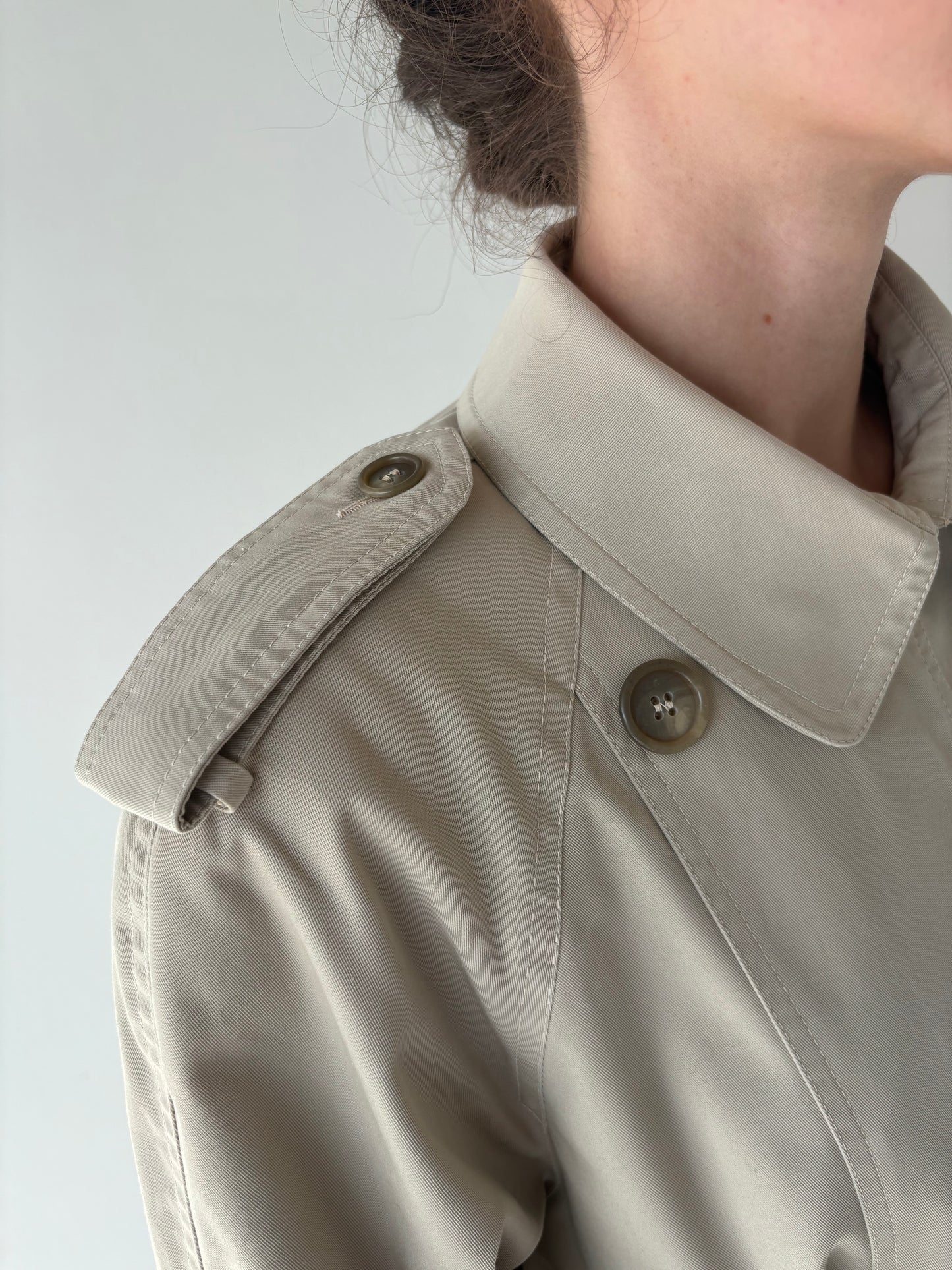 Trench vintage nude impermeabil cu talie marcată reglabilă