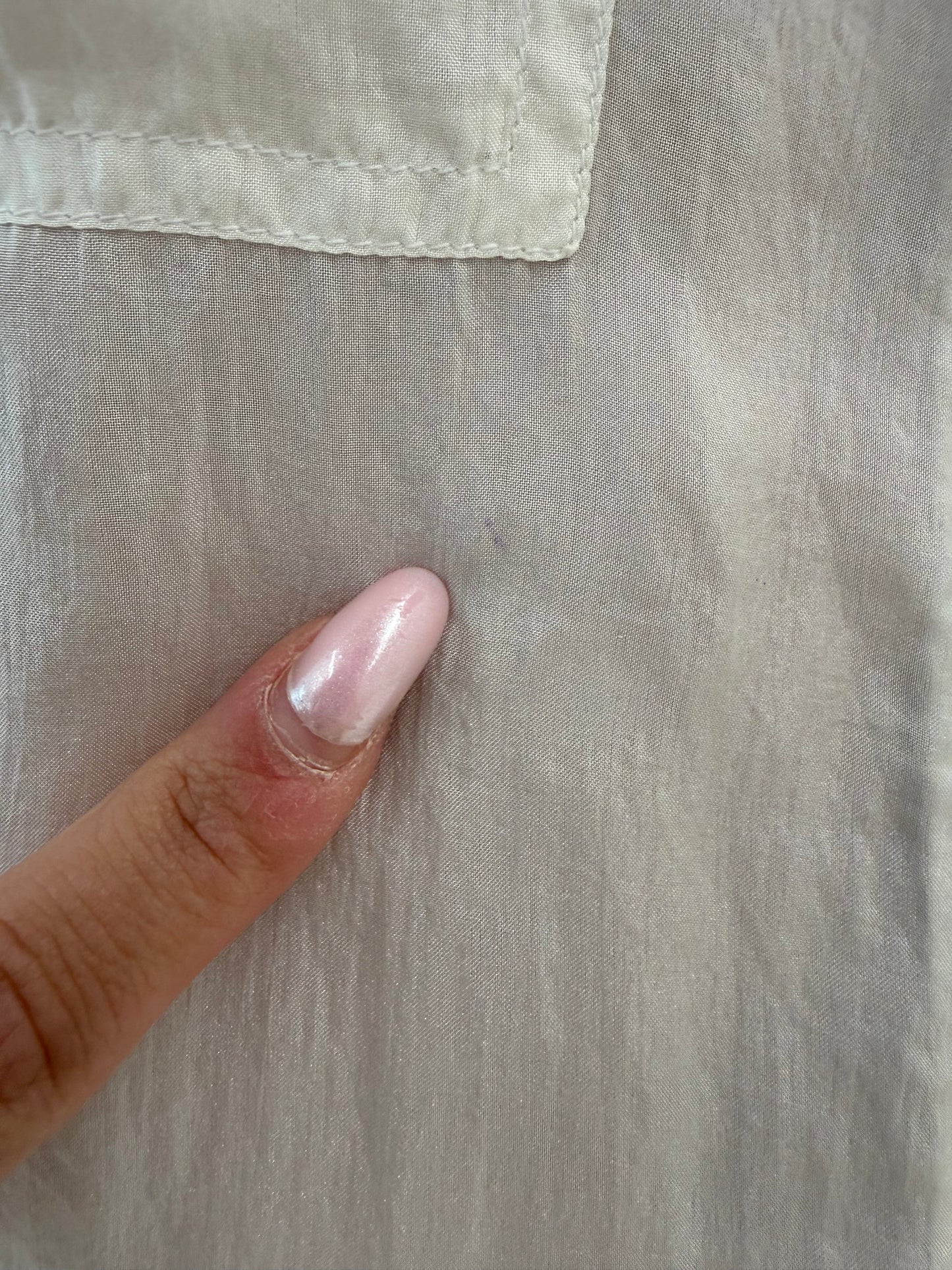 Cămașa butter white din mătase matuala în croi retro modern lejer
