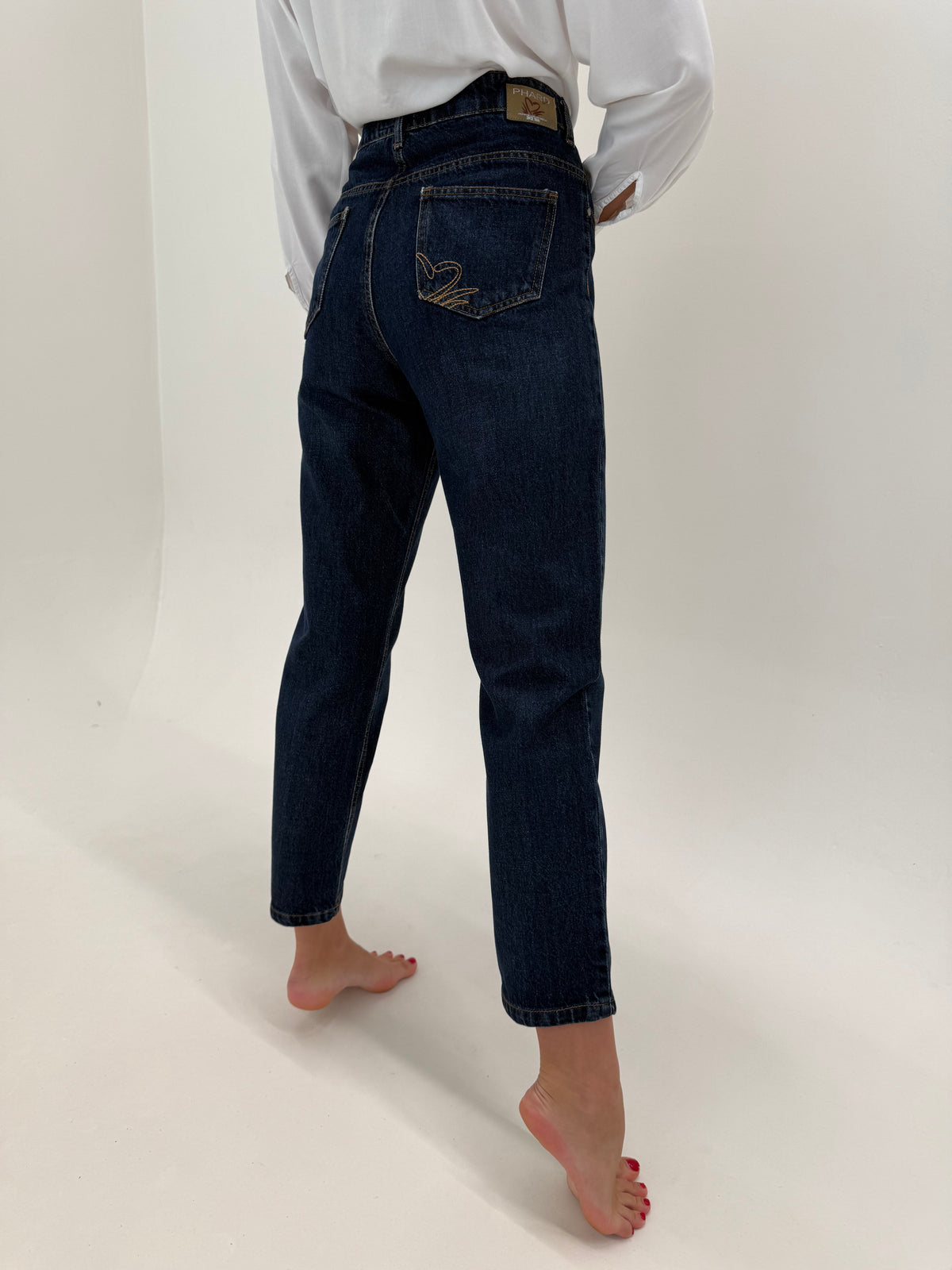 Jeans dark wash premium din bumbac gros în croi super revenit în trend