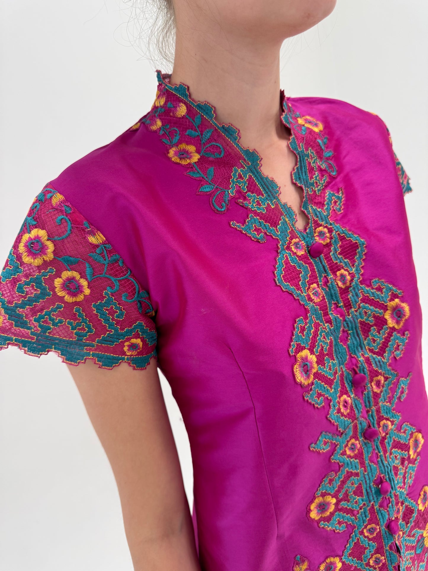 Set fucsia din tafta de mătase naturală cu broderie superbă