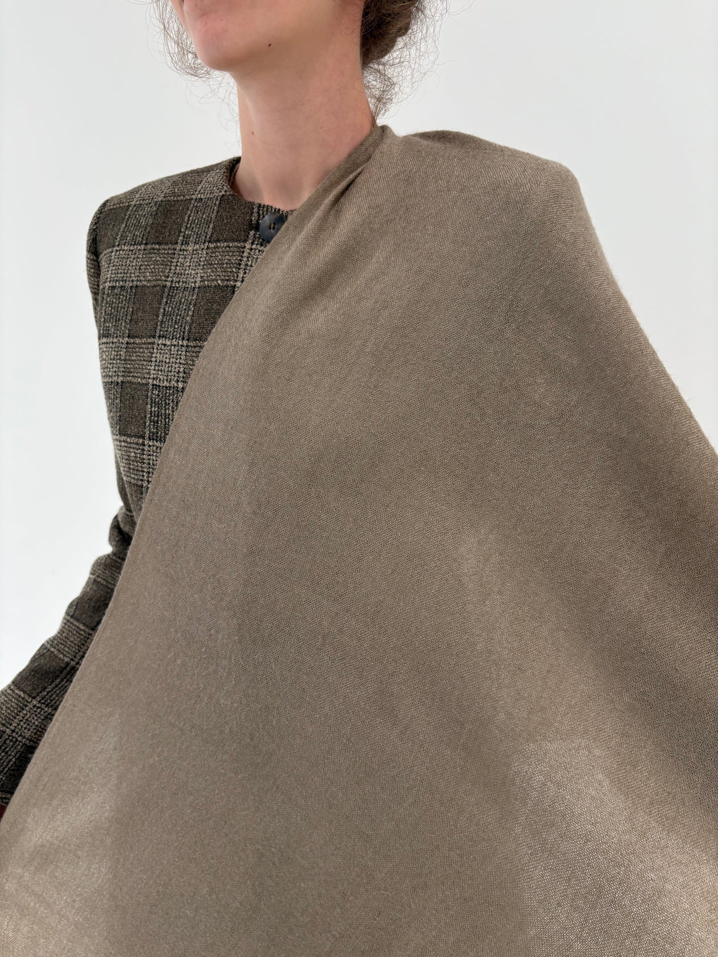 Shawl taupe din lana extrafina