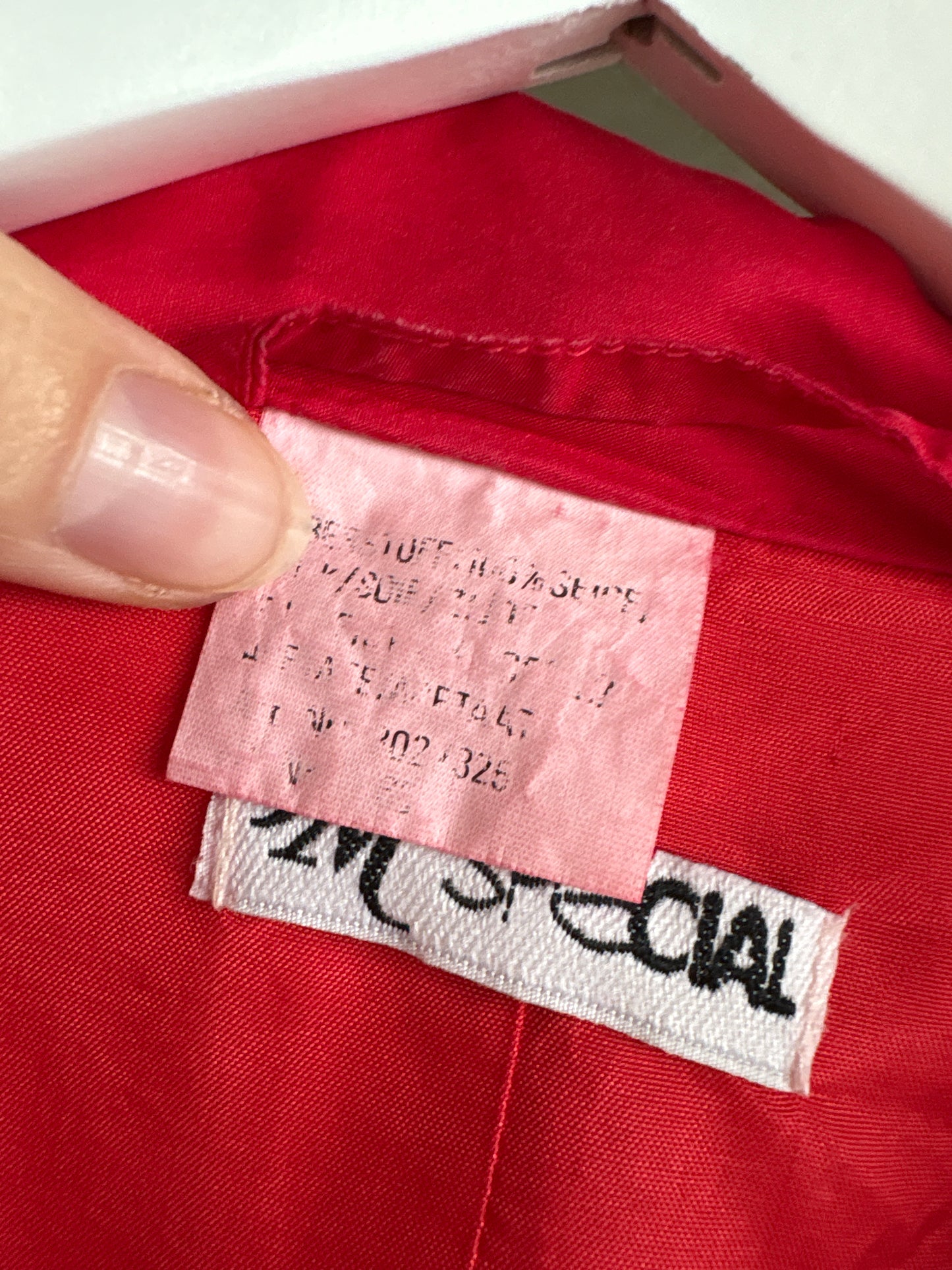 Sacou din mătase naturală roșu tare cu mânecă 3/4 și închidere dublă