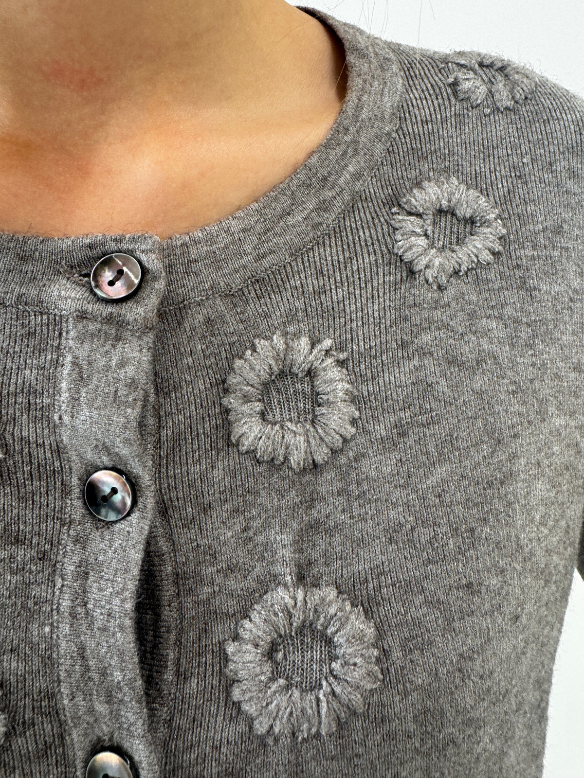 Cardigan taupe Max Mara light taupe din mix de lana extrafina cu broderie 3D