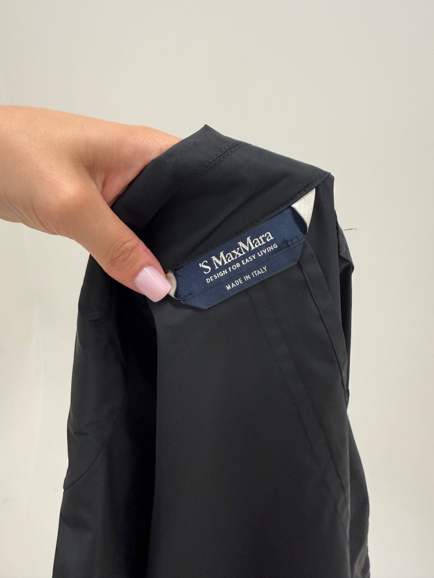 Trench negru Max Mara în croi minimalist cu cordon