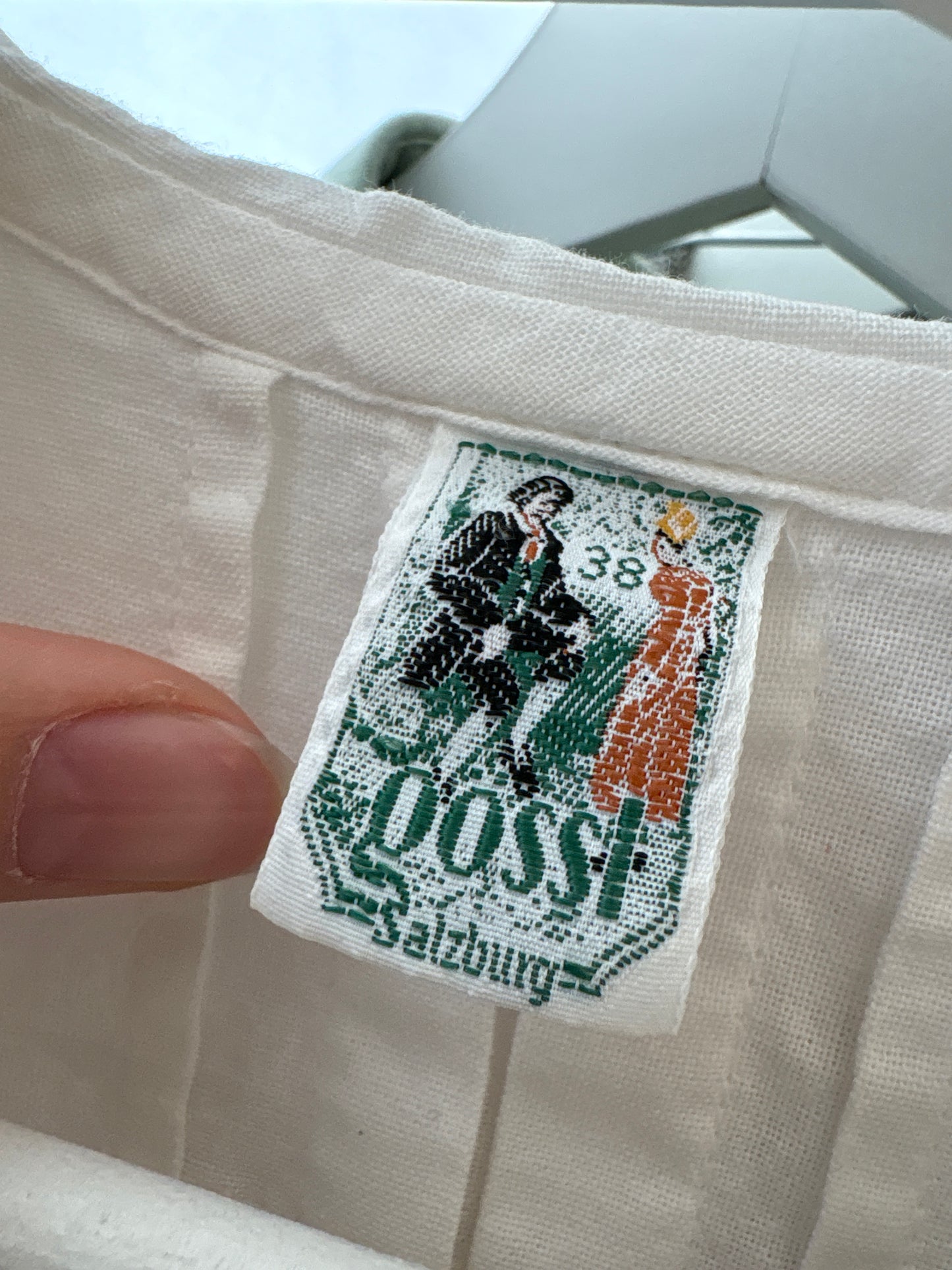 Cămașa vinatge din pânză cu broderie și guler supradimensionat