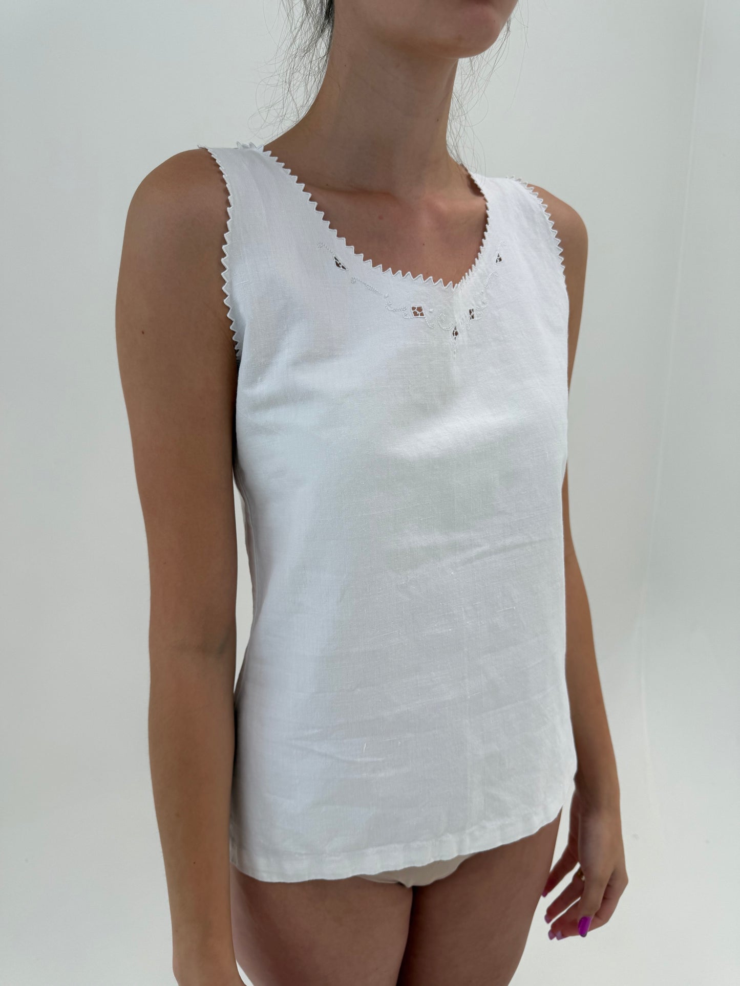 Top old vintage din țesătură excepțională de in cu broderie manuală