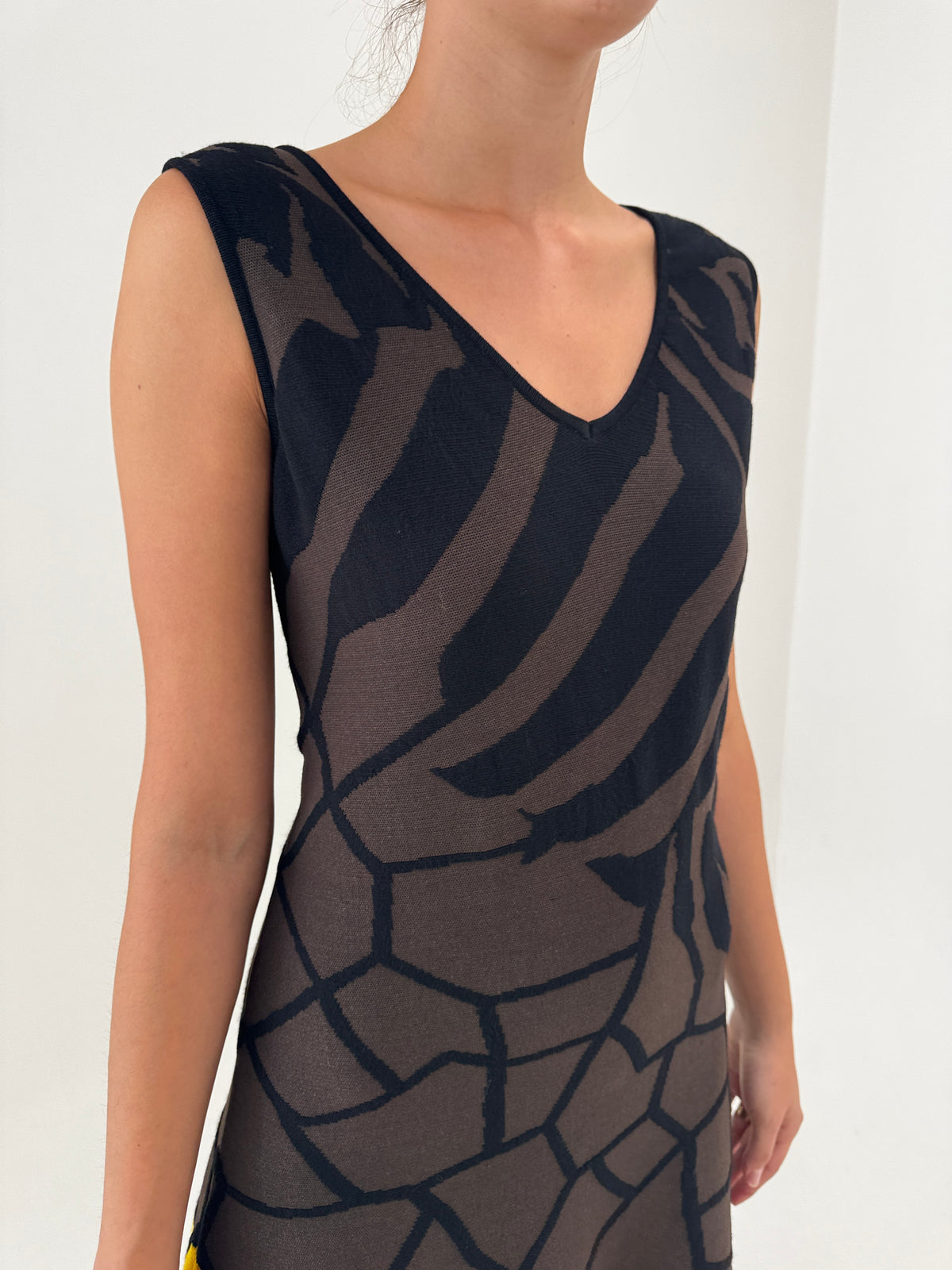 Rochie Escada excepțională din tricot chocolate brown cu print geometric în croi actual