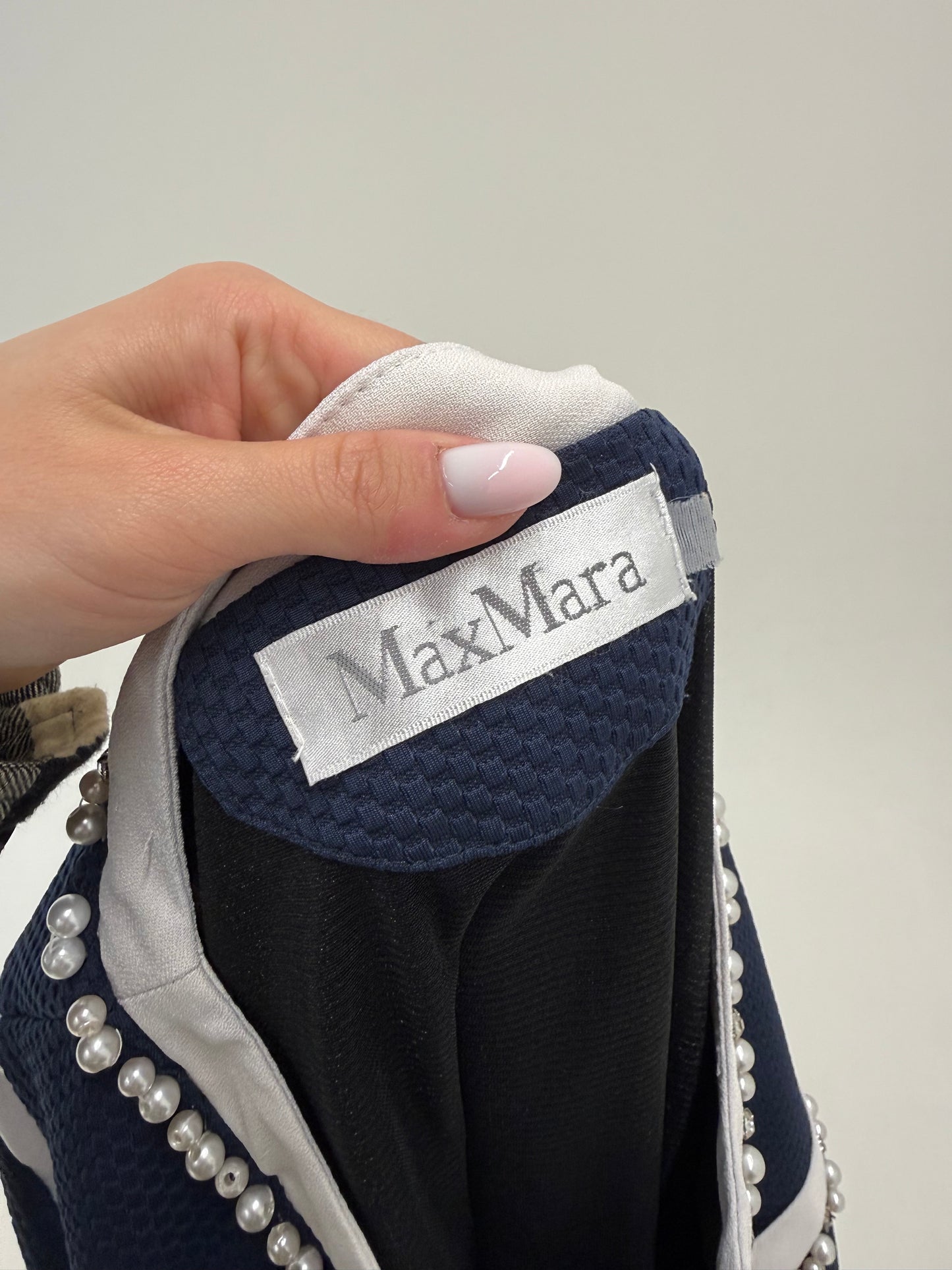 Rochie Max Mara cu aplicații manuale perle de la business la cocktail Navy cu alb