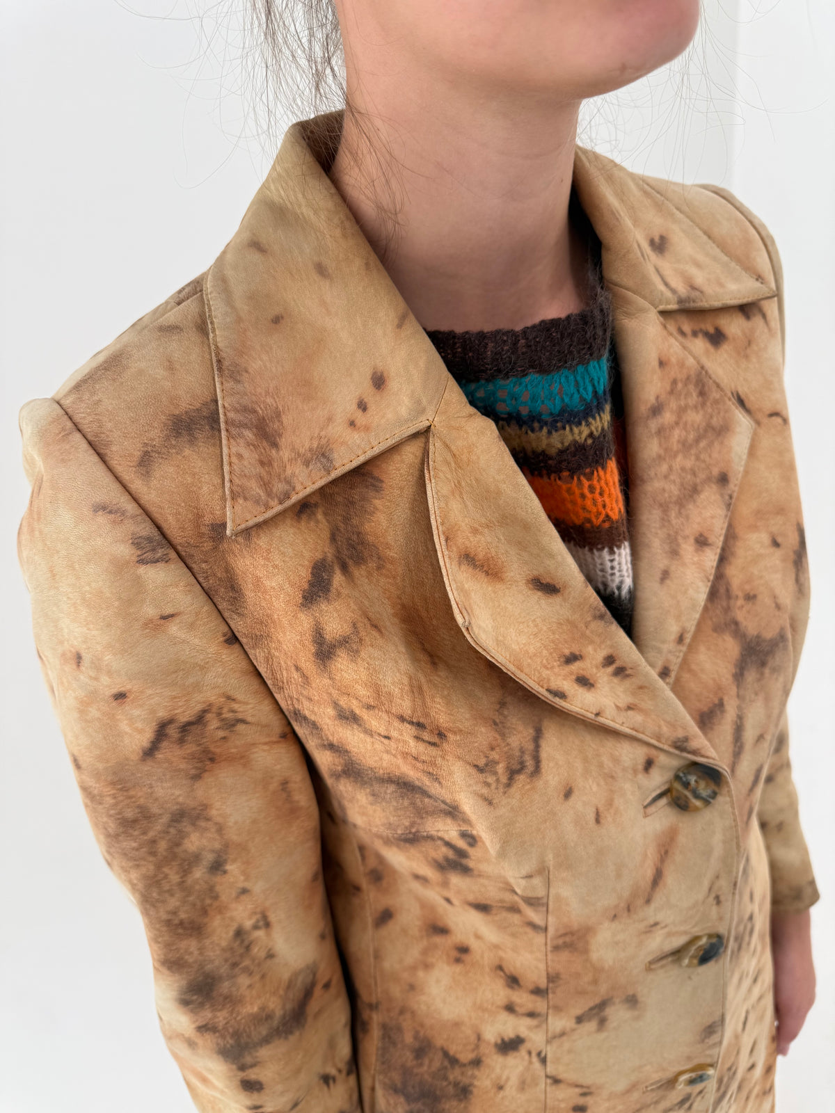 Trench din piele naturală extrem de moale camel cu animal print stilizat